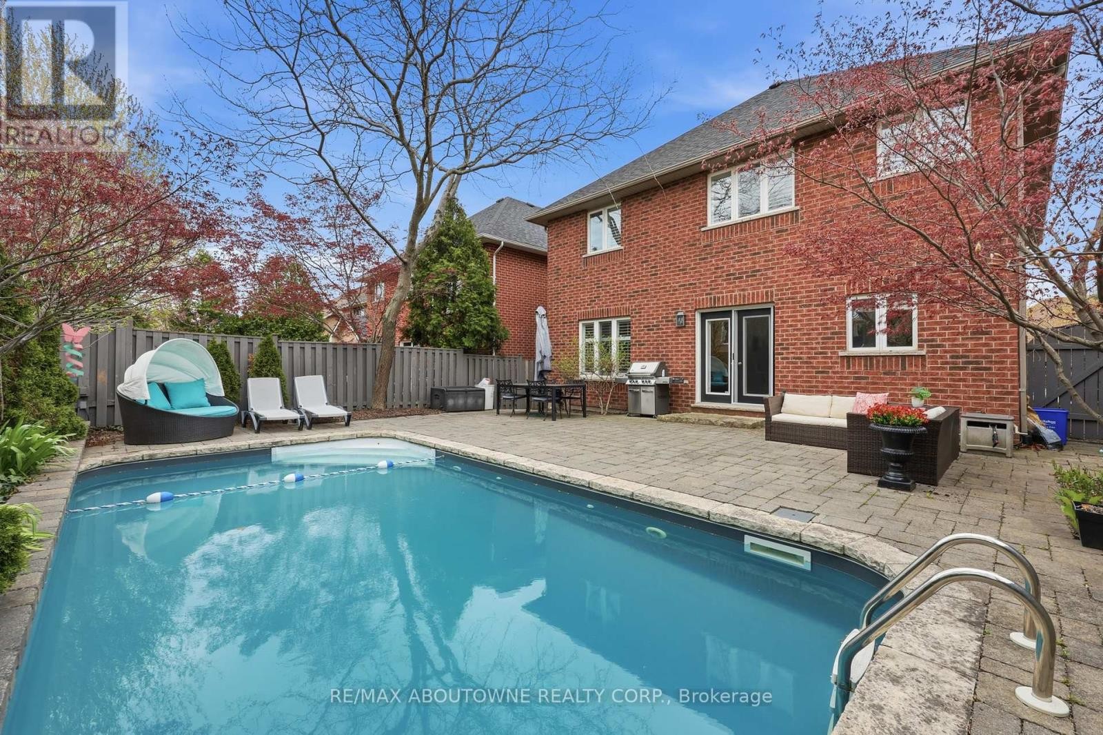 












2202 BROOKHAVEN CRESCENT

,
Oakville (WM Westmount),




Ontario
L6M5B8

