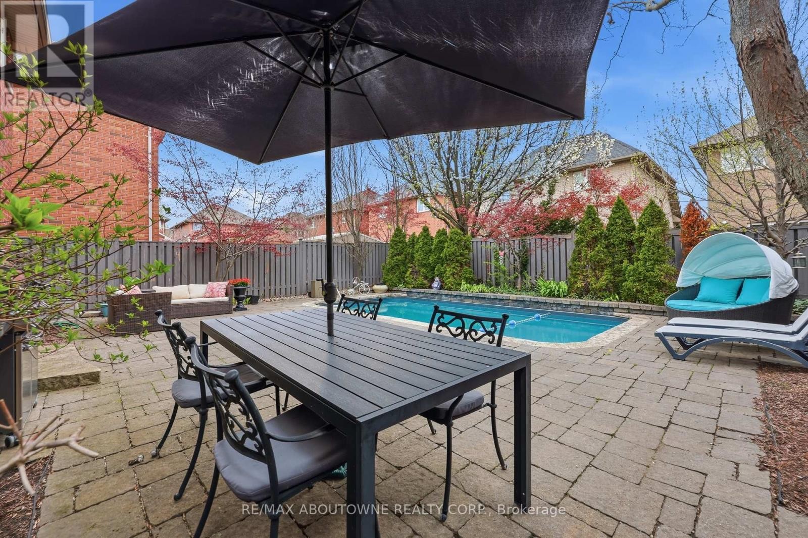 












2202 BROOKHAVEN CRESCENT

,
Oakville (WM Westmount),




Ontario
L6M5B8

