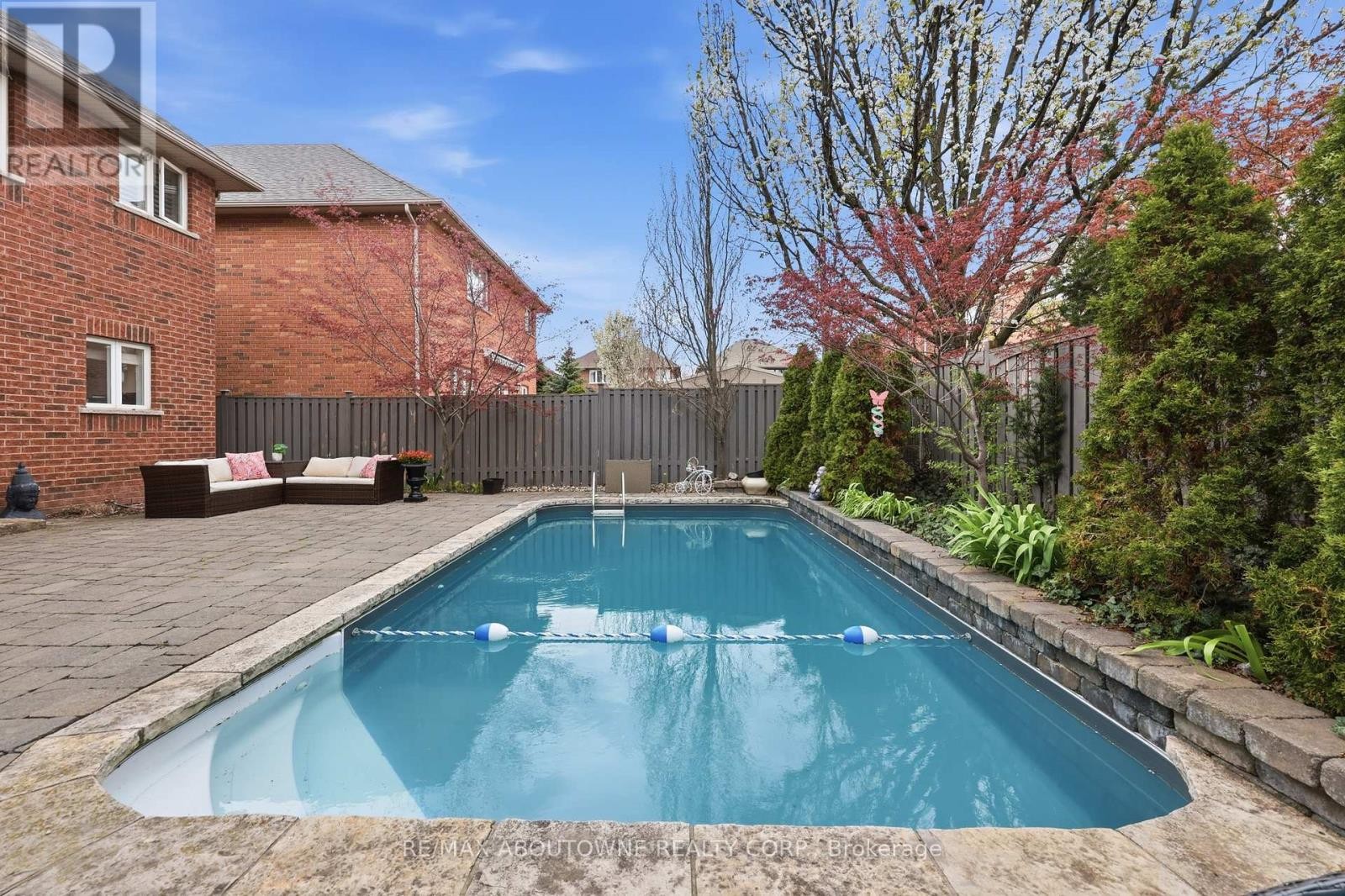 












2202 BROOKHAVEN CRESCENT

,
Oakville (WM Westmount),




Ontario
L6M5B8


