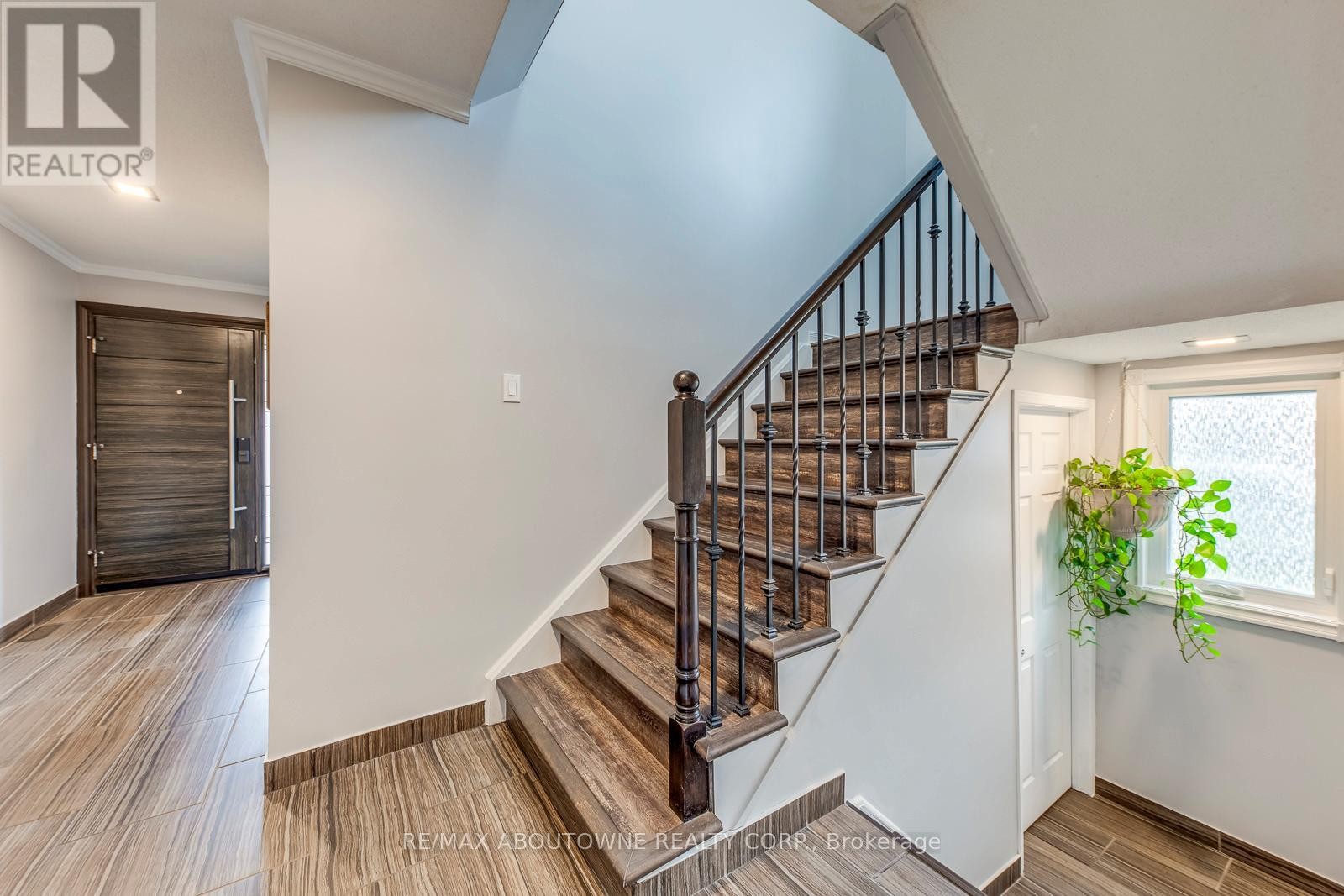 












1209 OLD OAK DRIVE

,
Oakville (WT West Oak Trails),




Ontario
L6M3K6

