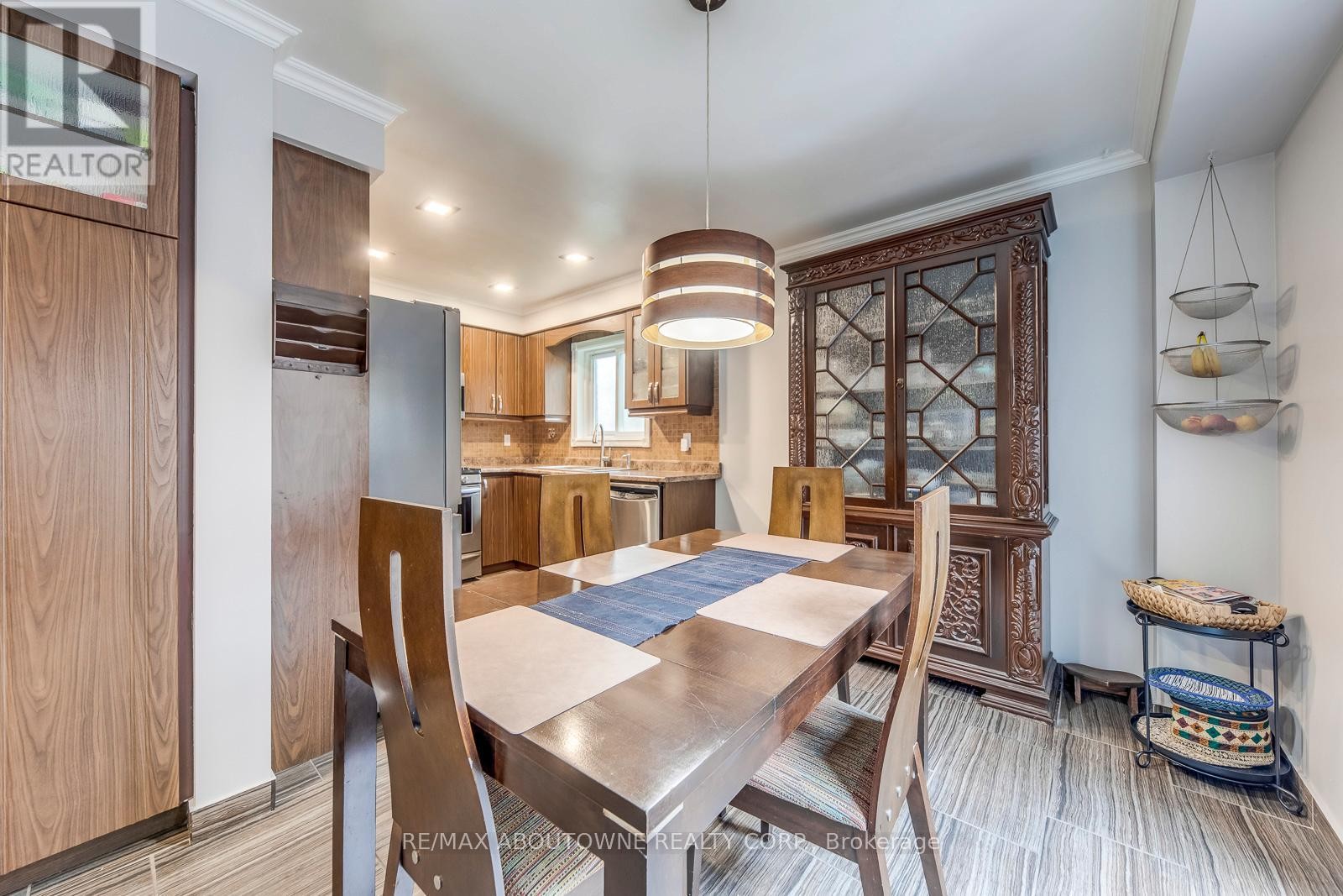 












1209 OLD OAK DRIVE

,
Oakville (WT West Oak Trails),




Ontario
L6M3K6

