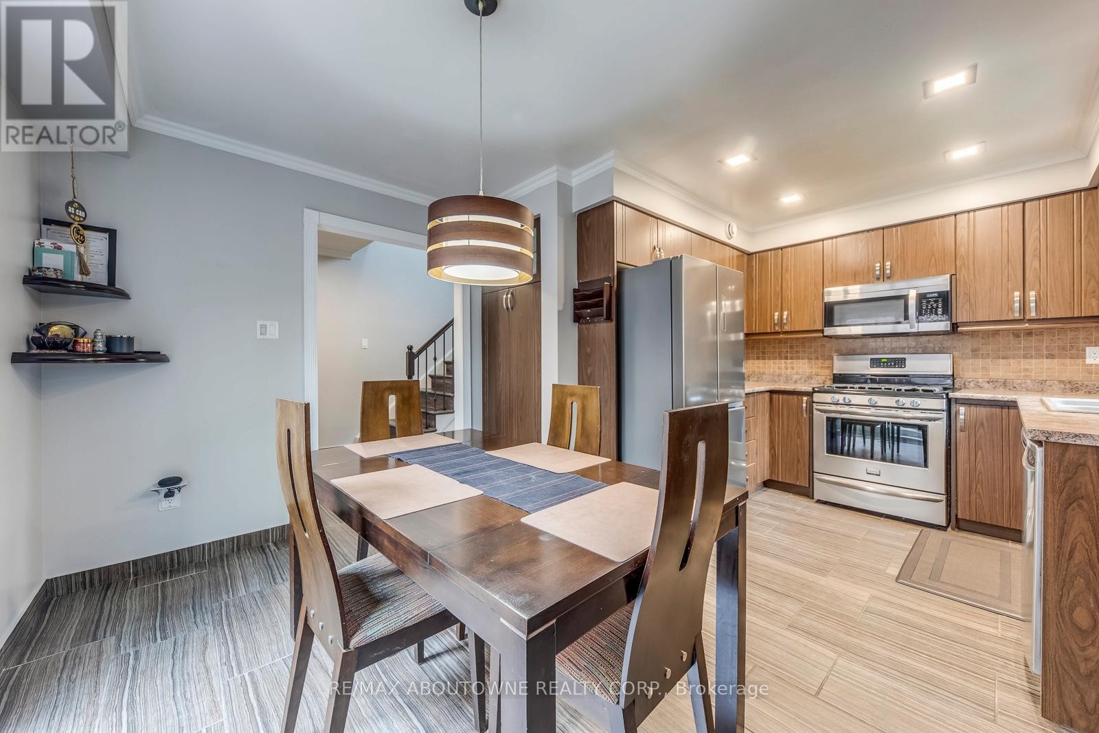 












1209 OLD OAK DRIVE

,
Oakville (WT West Oak Trails),




Ontario
L6M3K6

