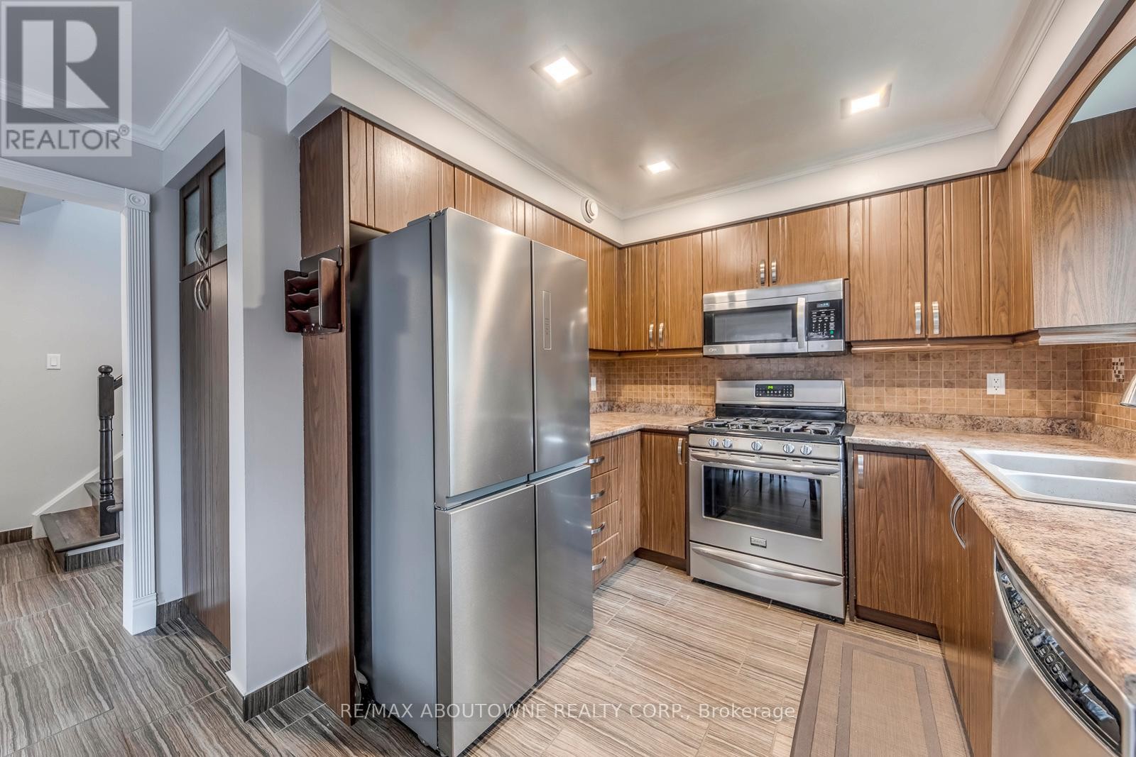












1209 OLD OAK DRIVE

,
Oakville (WT West Oak Trails),




Ontario
L6M3K6

