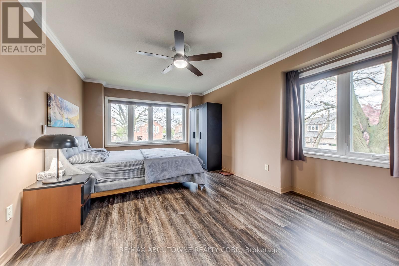 












1209 OLD OAK DRIVE

,
Oakville (WT West Oak Trails),




Ontario
L6M3K6

