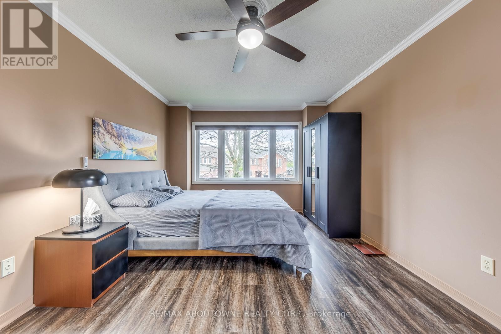 












1209 OLD OAK DRIVE

,
Oakville (WT West Oak Trails),




Ontario
L6M3K6

