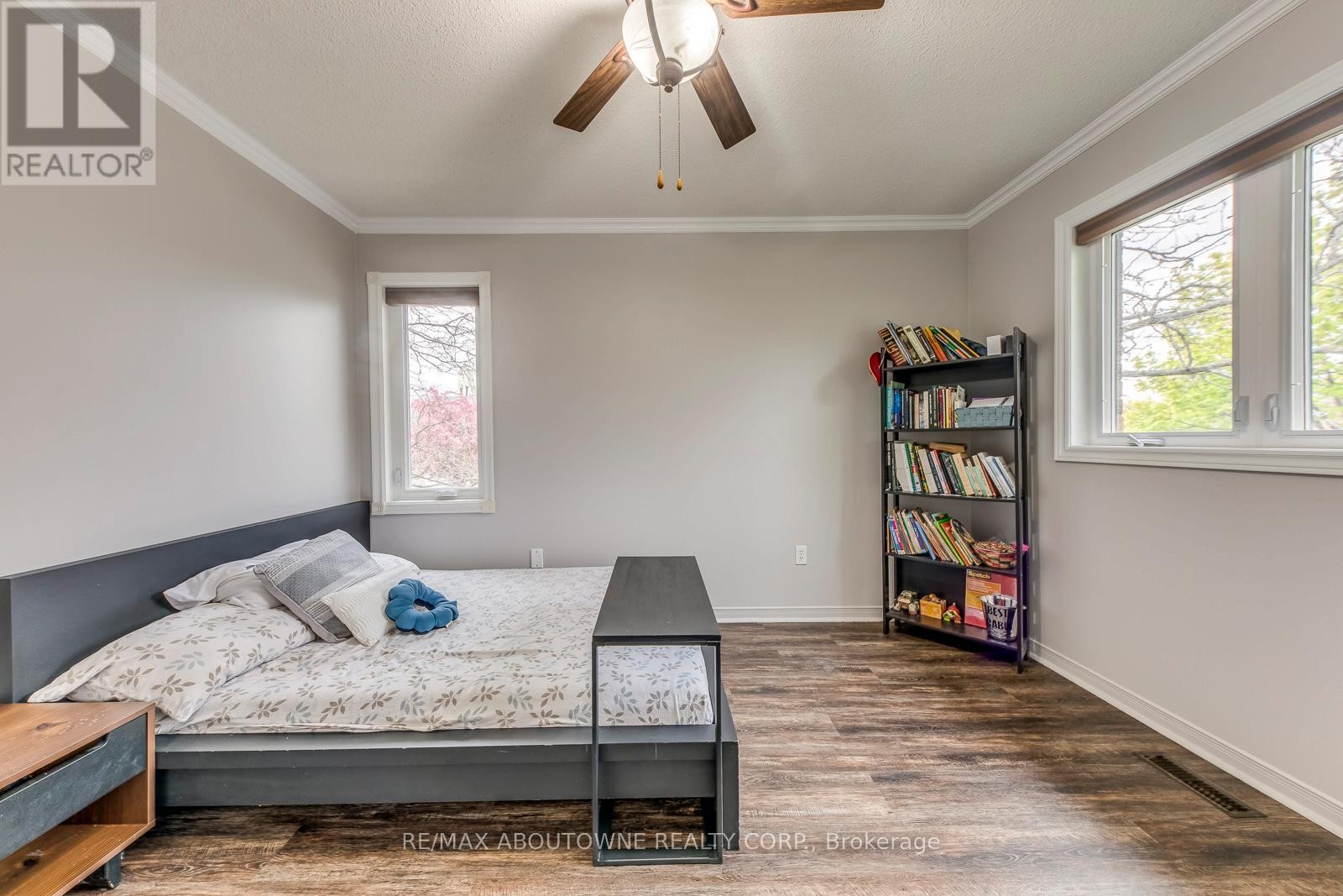 












1209 OLD OAK DRIVE

,
Oakville (WT West Oak Trails),




Ontario
L6M3K6

