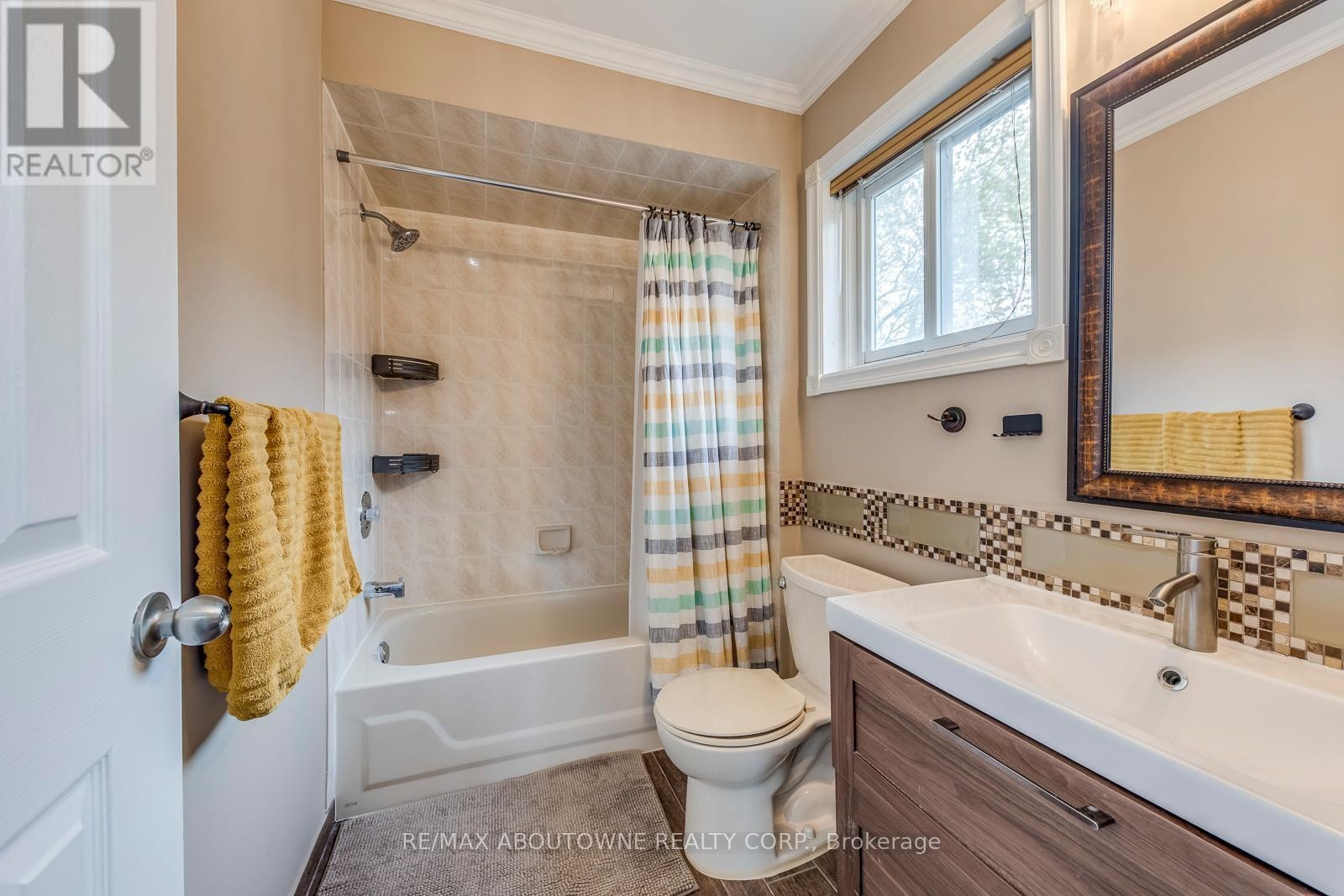 












1209 OLD OAK DRIVE

,
Oakville (WT West Oak Trails),




Ontario
L6M3K6

