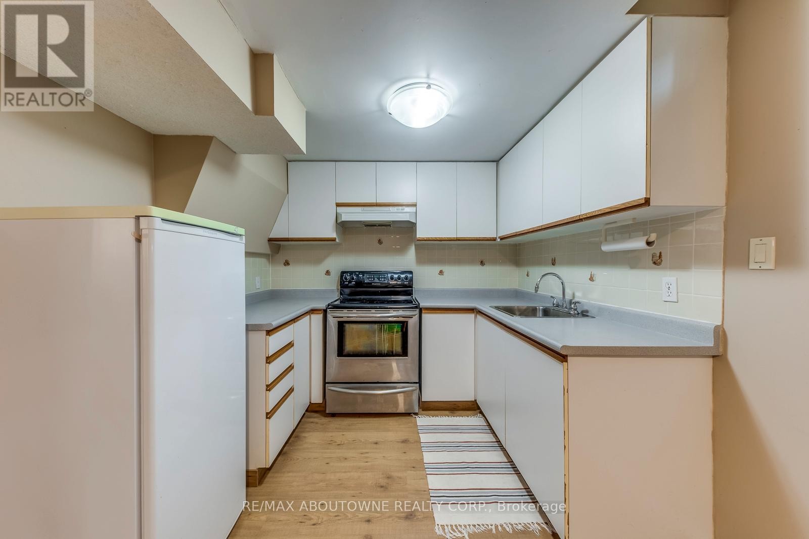 












1209 OLD OAK DRIVE

,
Oakville (WT West Oak Trails),




Ontario
L6M3K6

