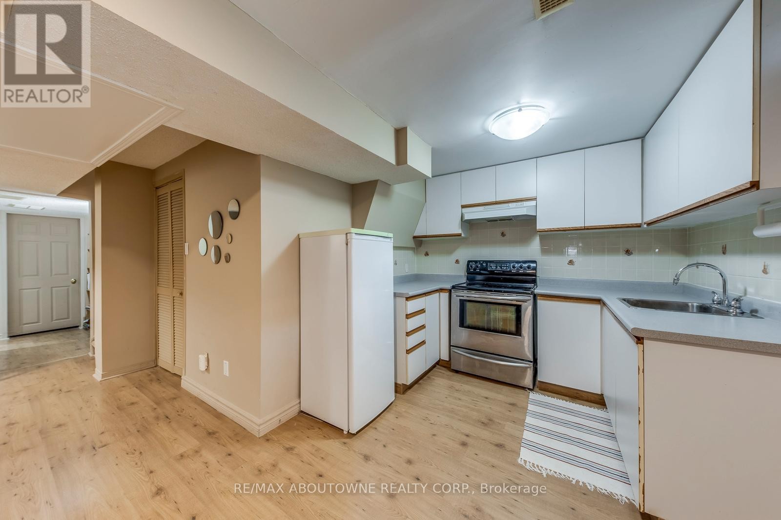 












1209 OLD OAK DRIVE

,
Oakville (WT West Oak Trails),




Ontario
L6M3K6

