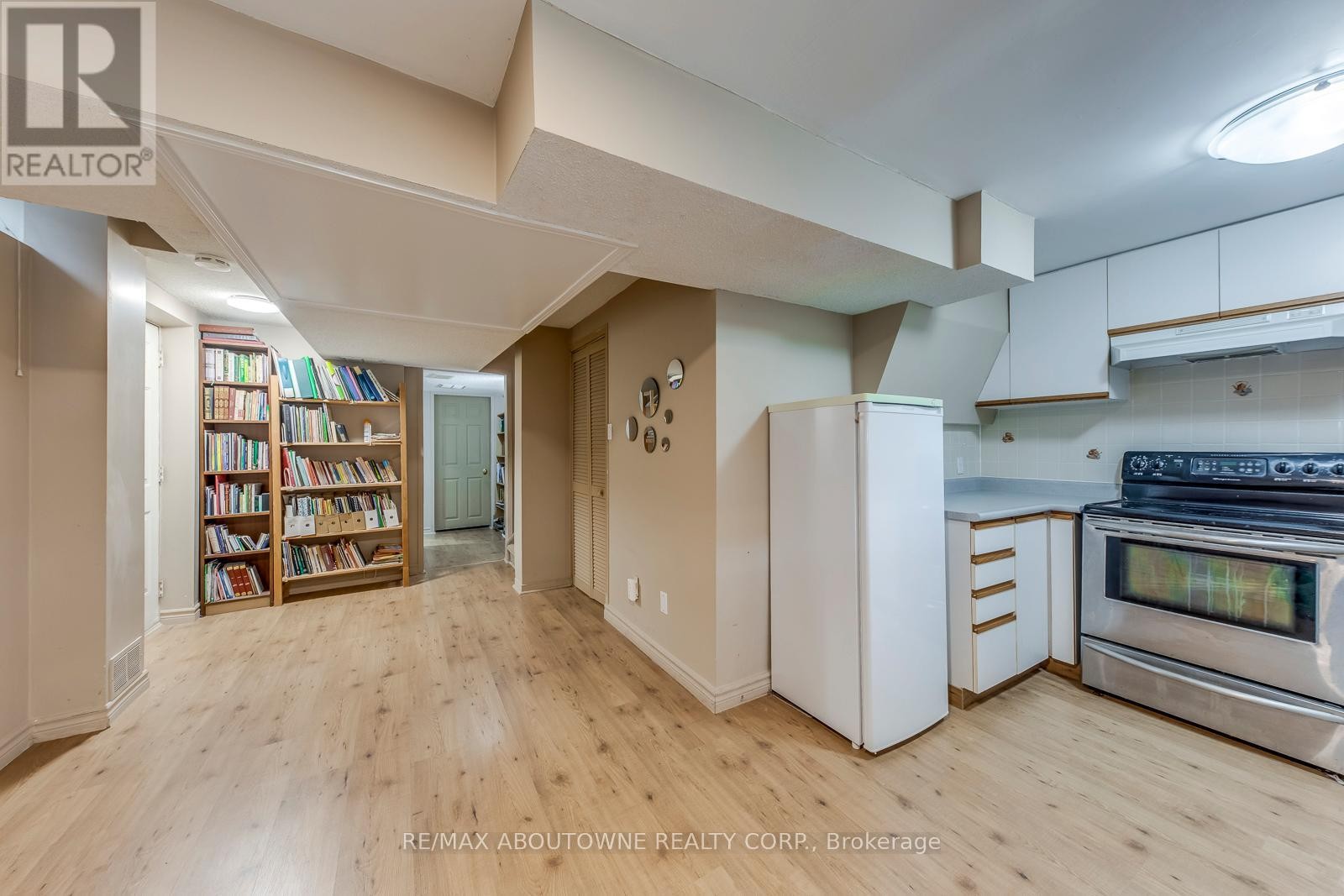 












1209 OLD OAK DRIVE

,
Oakville (WT West Oak Trails),




Ontario
L6M3K6

