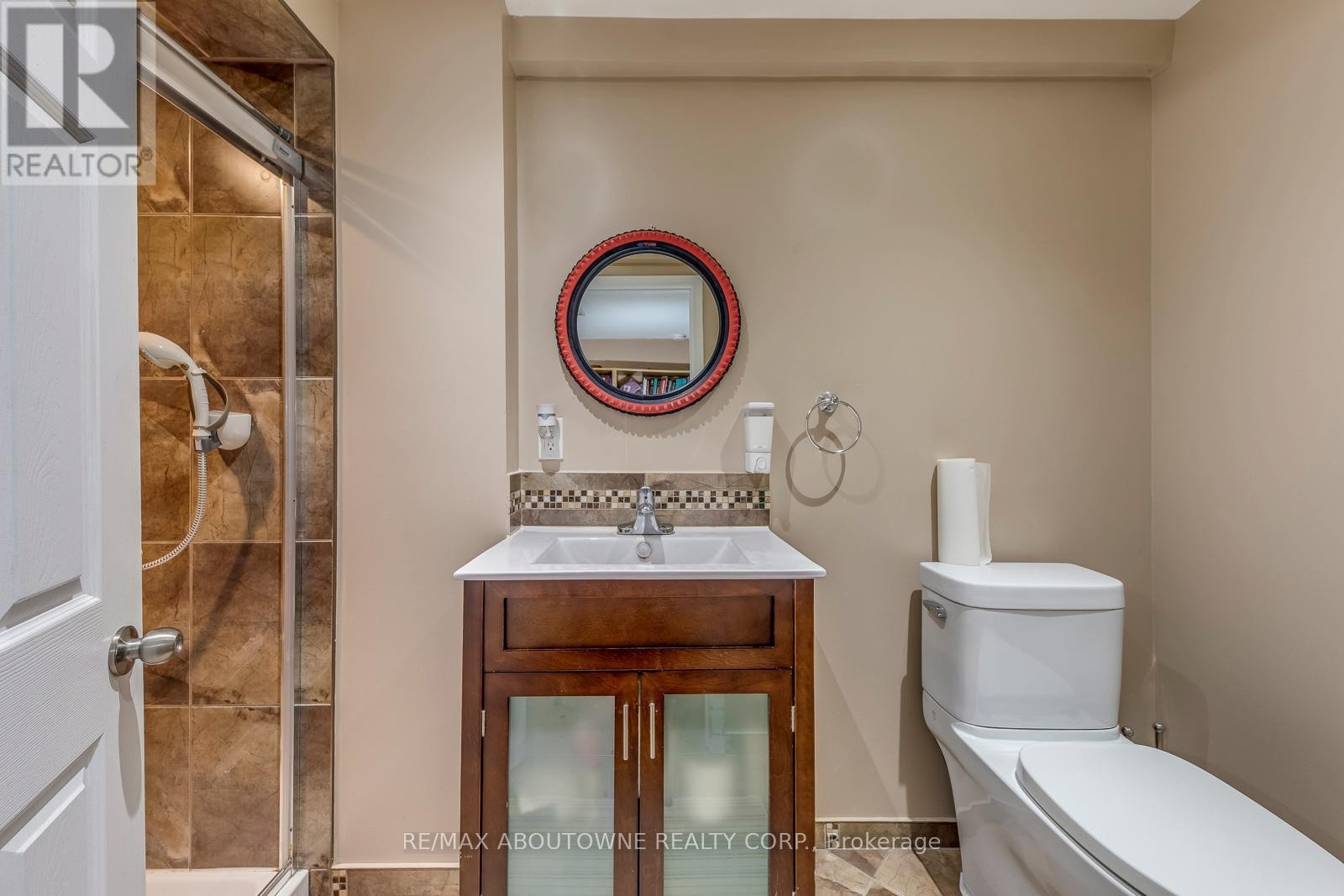 












1209 OLD OAK DRIVE

,
Oakville (WT West Oak Trails),




Ontario
L6M3K6

