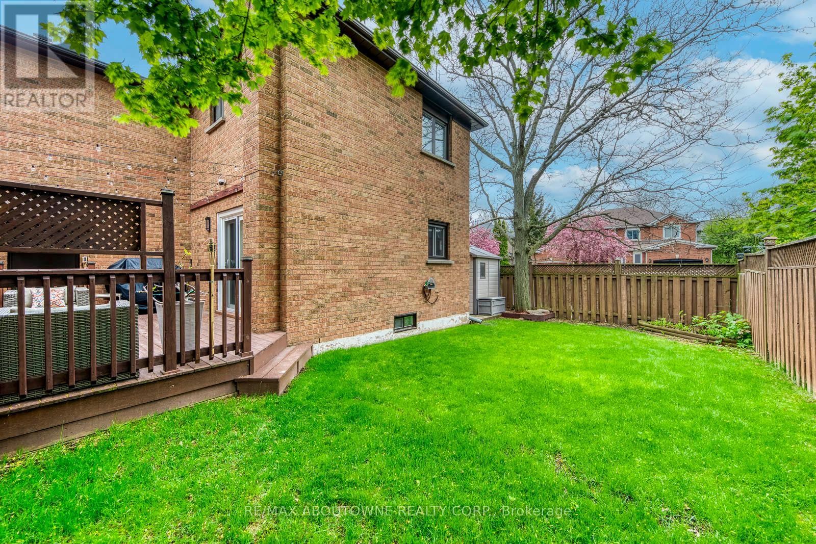 












1209 OLD OAK DRIVE

,
Oakville (WT West Oak Trails),




Ontario
L6M3K6

