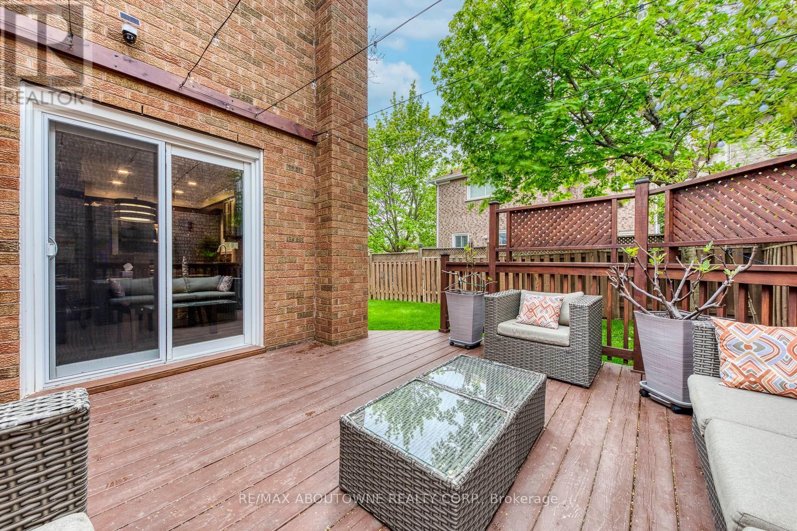 












1209 OLD OAK DRIVE

,
Oakville (WT West Oak Trails),




Ontario
L6M3K6

