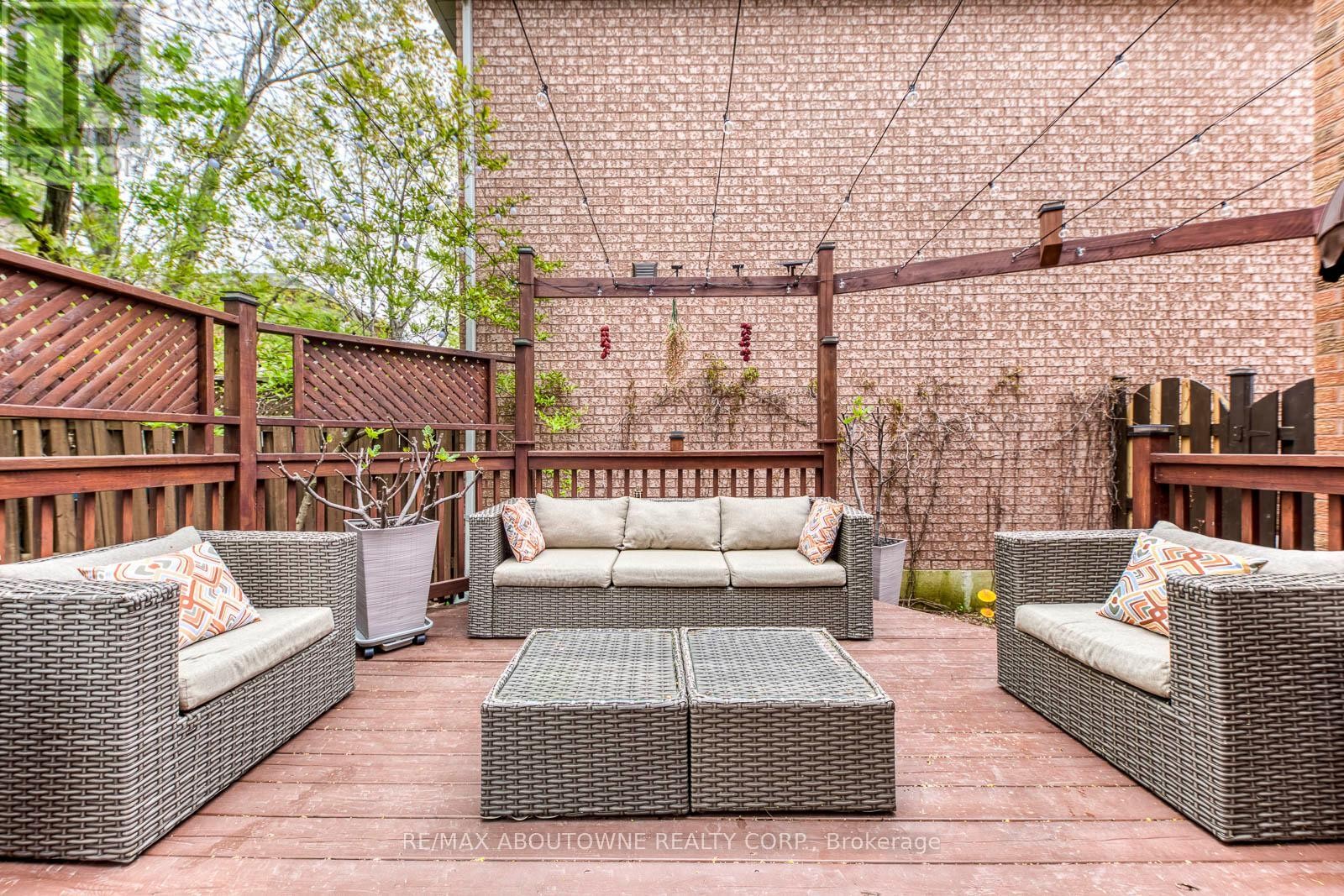 












1209 OLD OAK DRIVE

,
Oakville (WT West Oak Trails),




Ontario
L6M3K6


