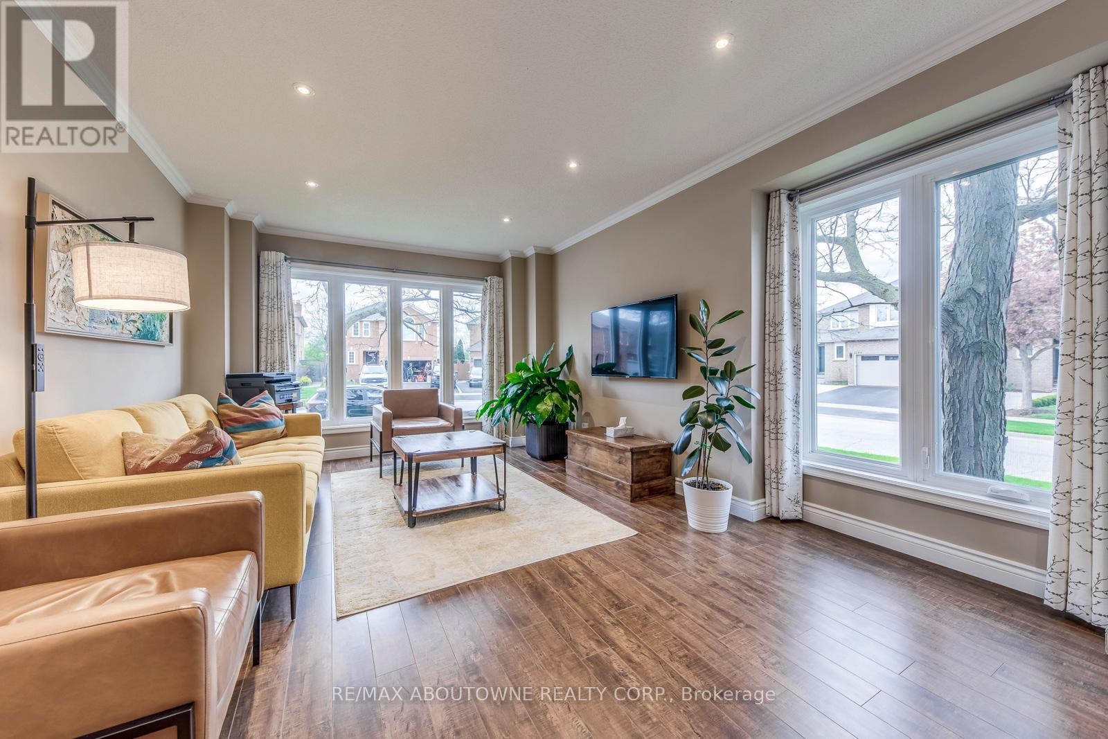 












1209 OLD OAK DRIVE

,
Oakville (WT West Oak Trails),




Ontario
L6M3K6


