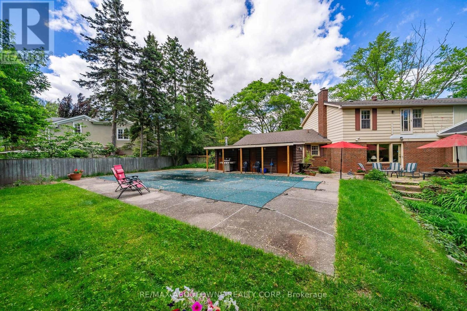 












142 ABBEY COURT

,
Oakville (MO Morrison),




Ontario
L6J4L1

