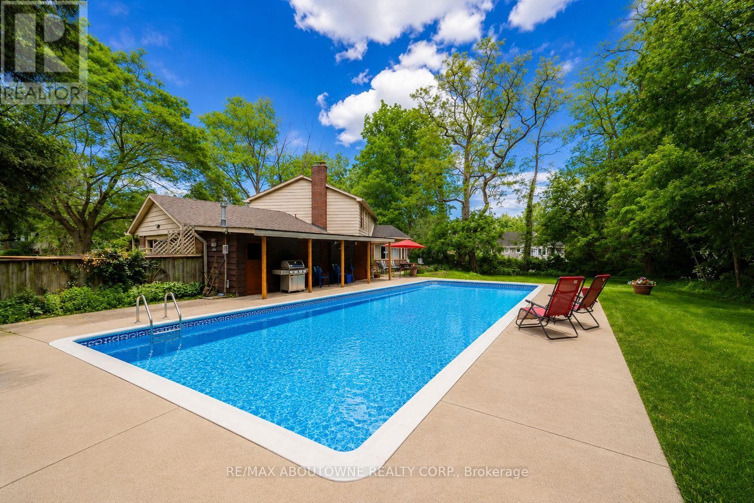 












142 ABBEY COURT

,
Oakville (MO Morrison),




Ontario
L6J4L1

