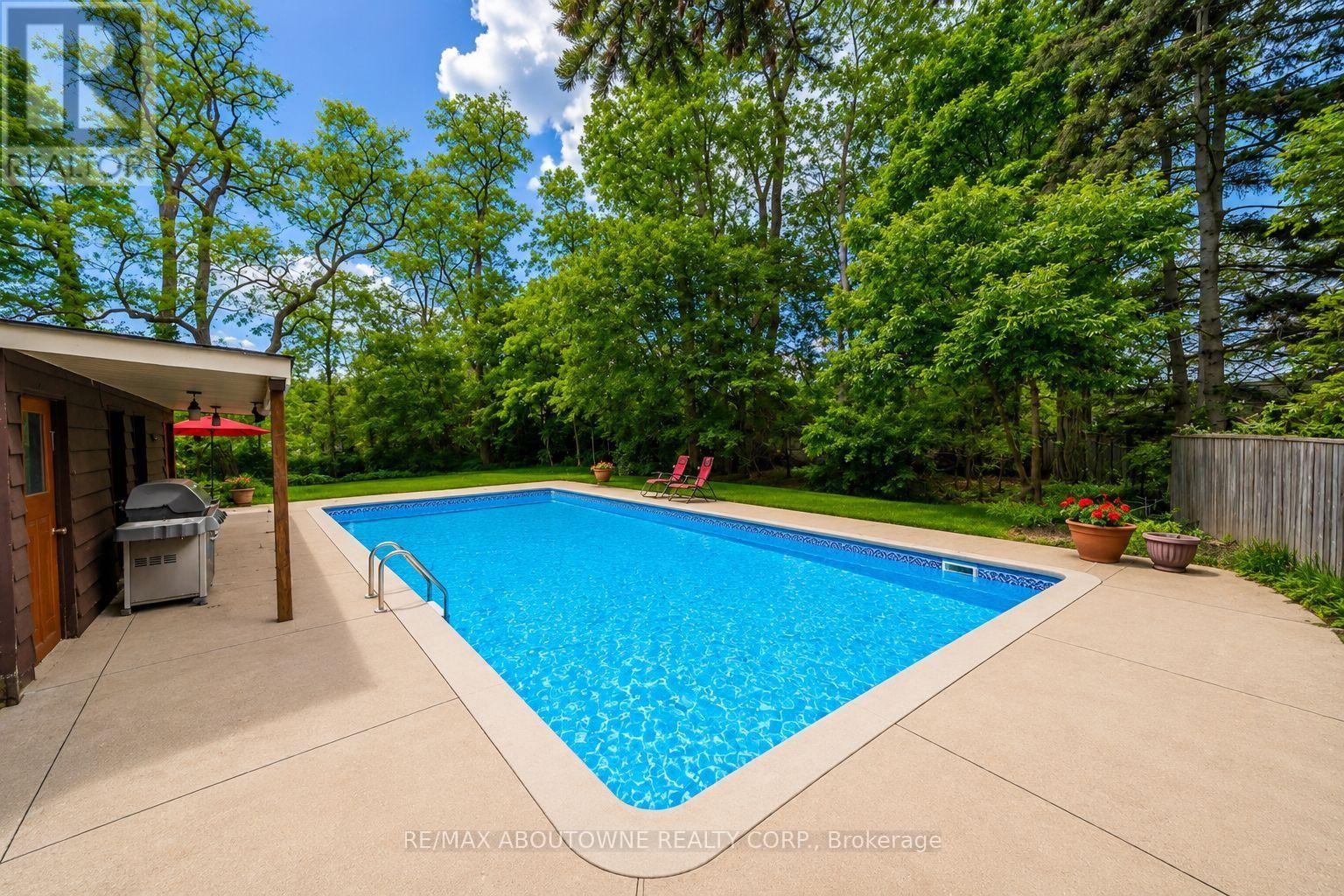 












142 ABBEY COURT

,
Oakville (MO Morrison),




Ontario
L6J4L1

