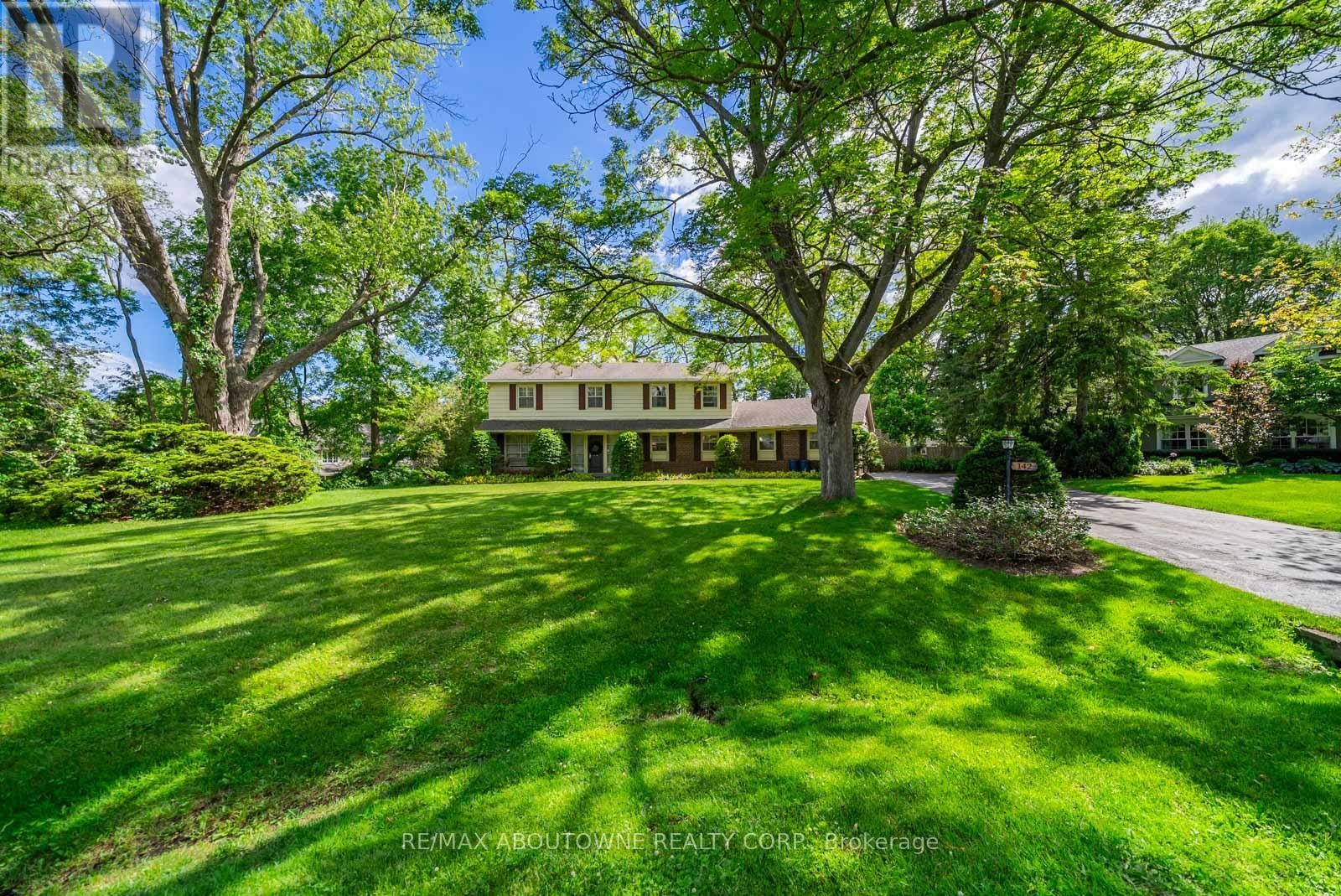 












142 ABBEY COURT

,
Oakville (MO Morrison),




Ontario
L6J4L1

