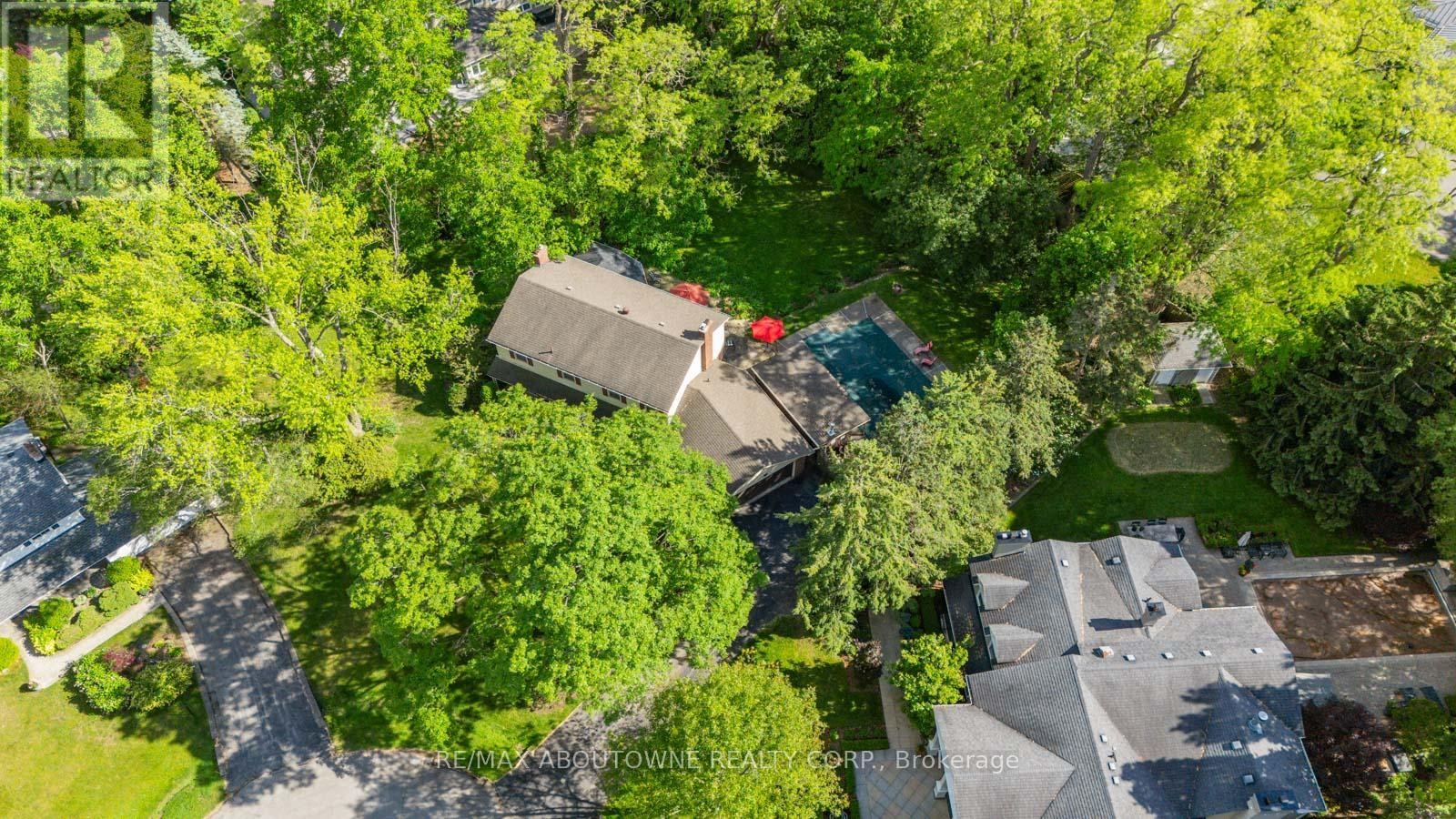 












142 ABBEY COURT

,
Oakville (MO Morrison),




Ontario
L6J4L1

