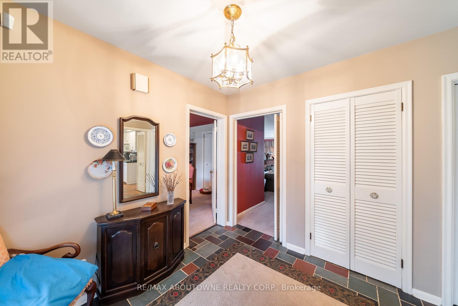 












142 ABBEY COURT

,
Oakville (MO Morrison),




Ontario
L6J4L1

