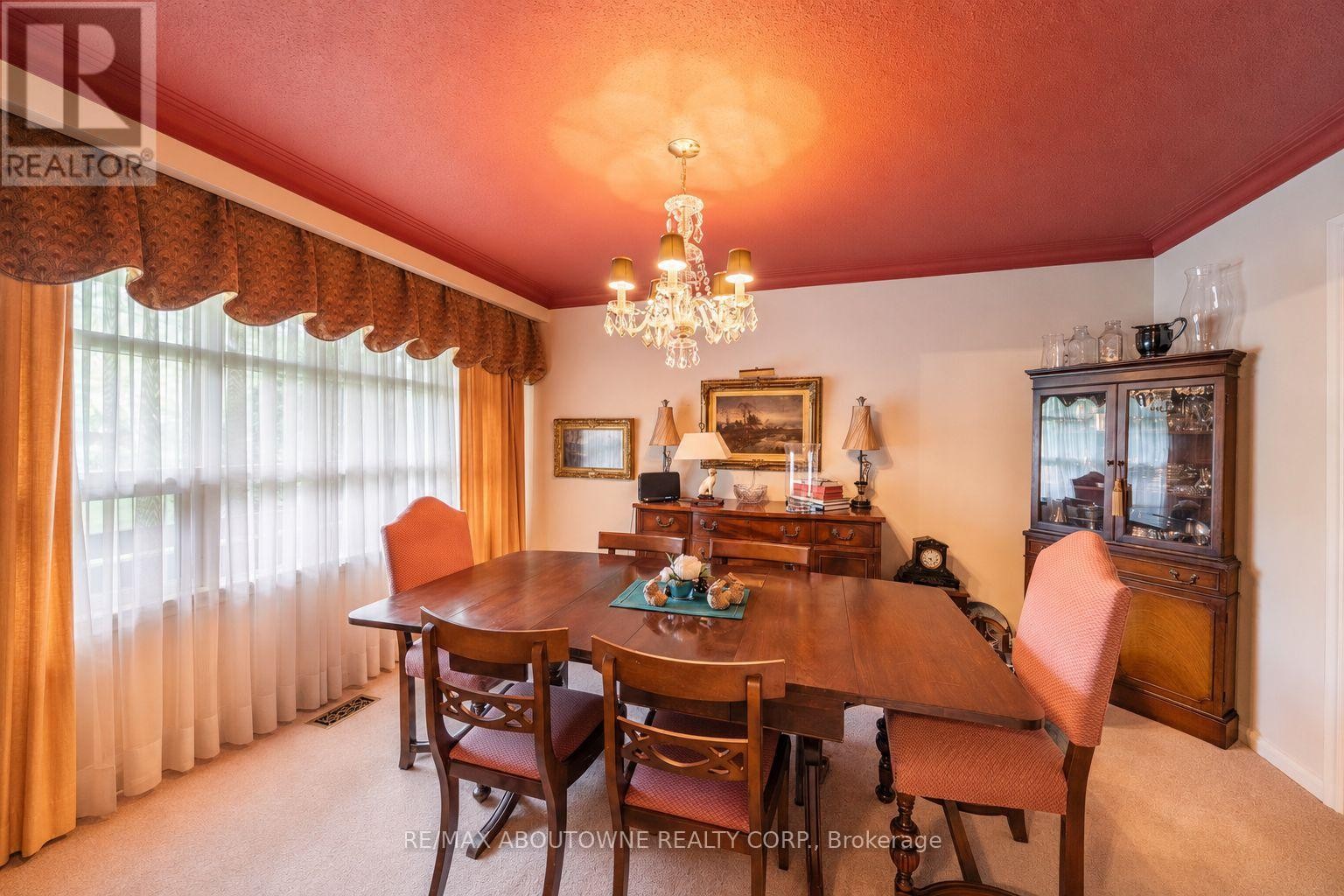 












142 ABBEY COURT

,
Oakville (MO Morrison),




Ontario
L6J4L1

