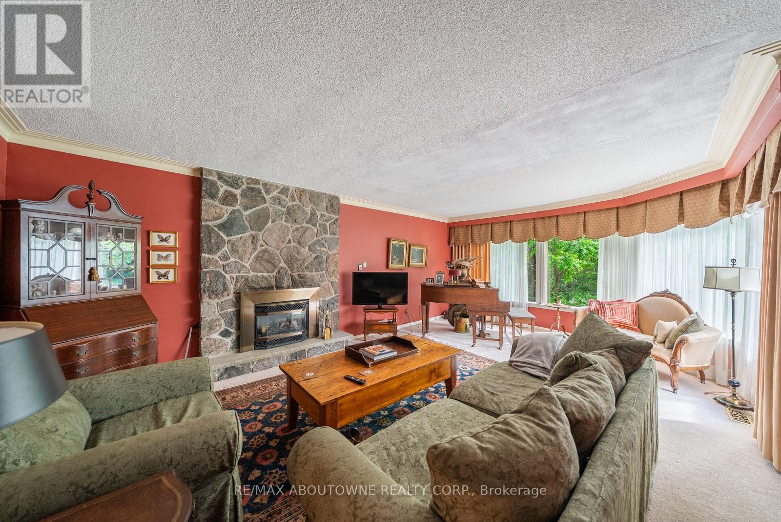 












142 ABBEY COURT

,
Oakville (MO Morrison),




Ontario
L6J4L1

