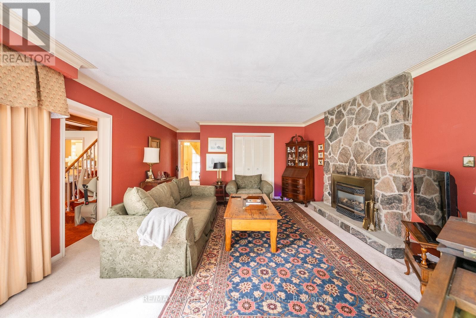 












142 ABBEY COURT

,
Oakville (MO Morrison),




Ontario
L6J4L1

