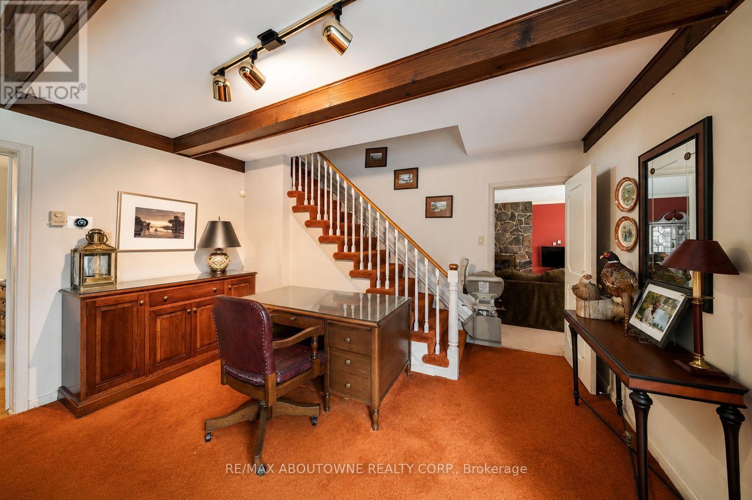 












142 ABBEY COURT

,
Oakville (MO Morrison),




Ontario
L6J4L1

