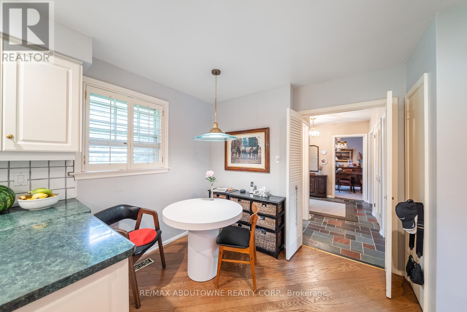 












142 ABBEY COURT

,
Oakville (MO Morrison),




Ontario
L6J4L1

