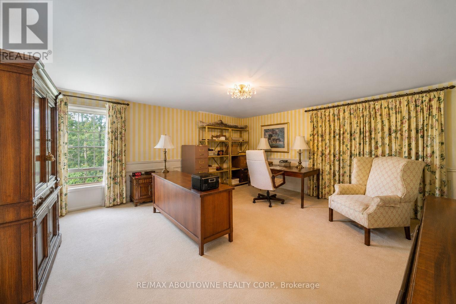 












142 ABBEY COURT

,
Oakville (MO Morrison),




Ontario
L6J4L1

