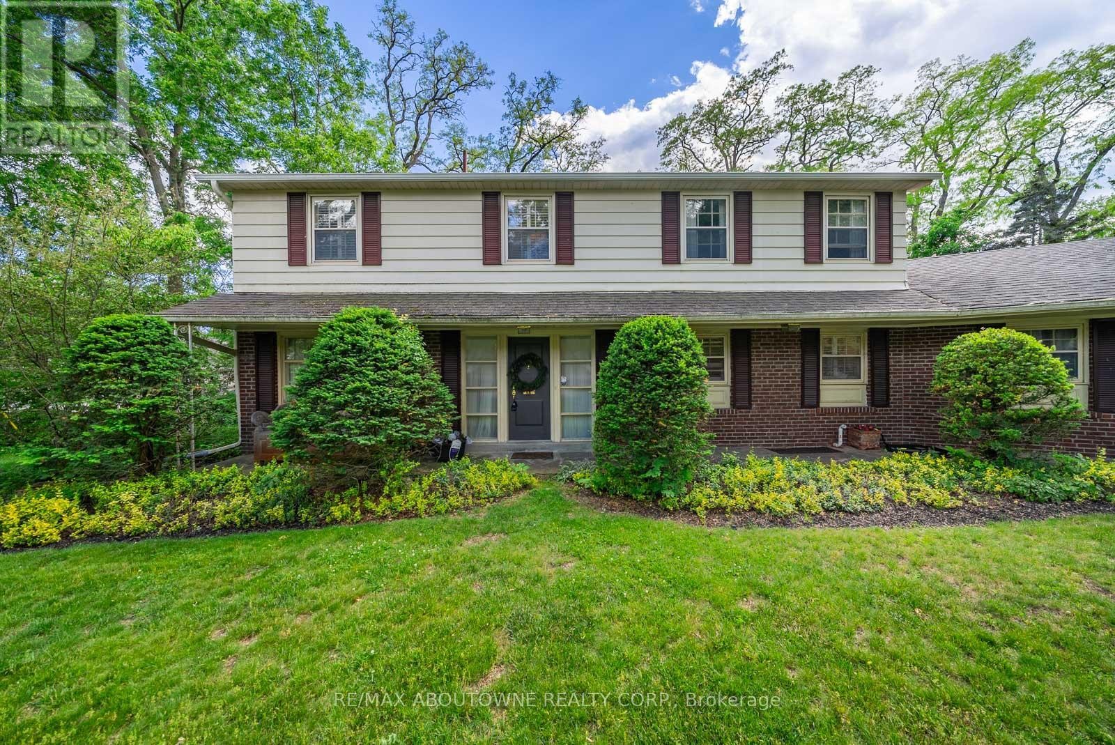 












142 ABBEY COURT

,
Oakville (MO Morrison),




Ontario
L6J4L1


