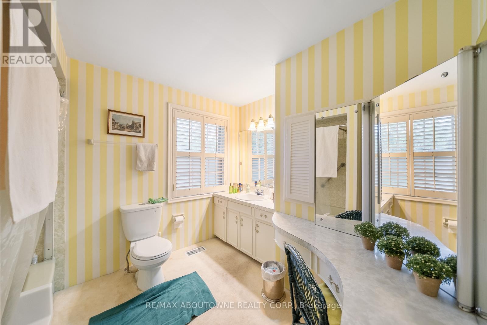 












142 ABBEY COURT

,
Oakville (MO Morrison),




Ontario
L6J4L1


