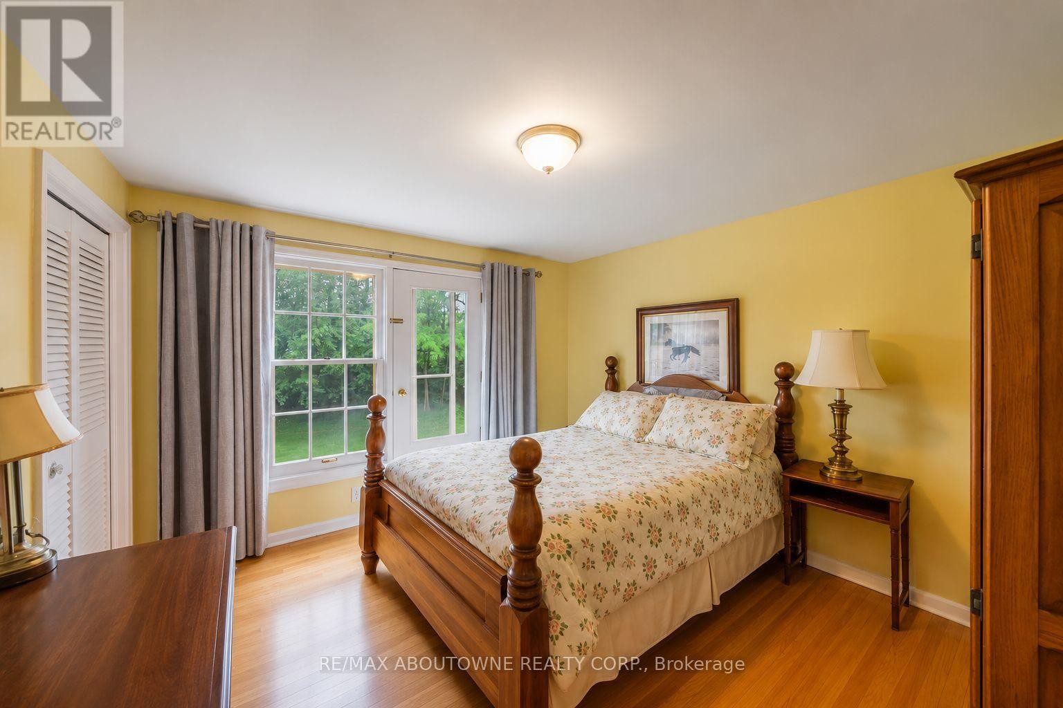 












142 ABBEY COURT

,
Oakville (MO Morrison),




Ontario
L6J4L1

