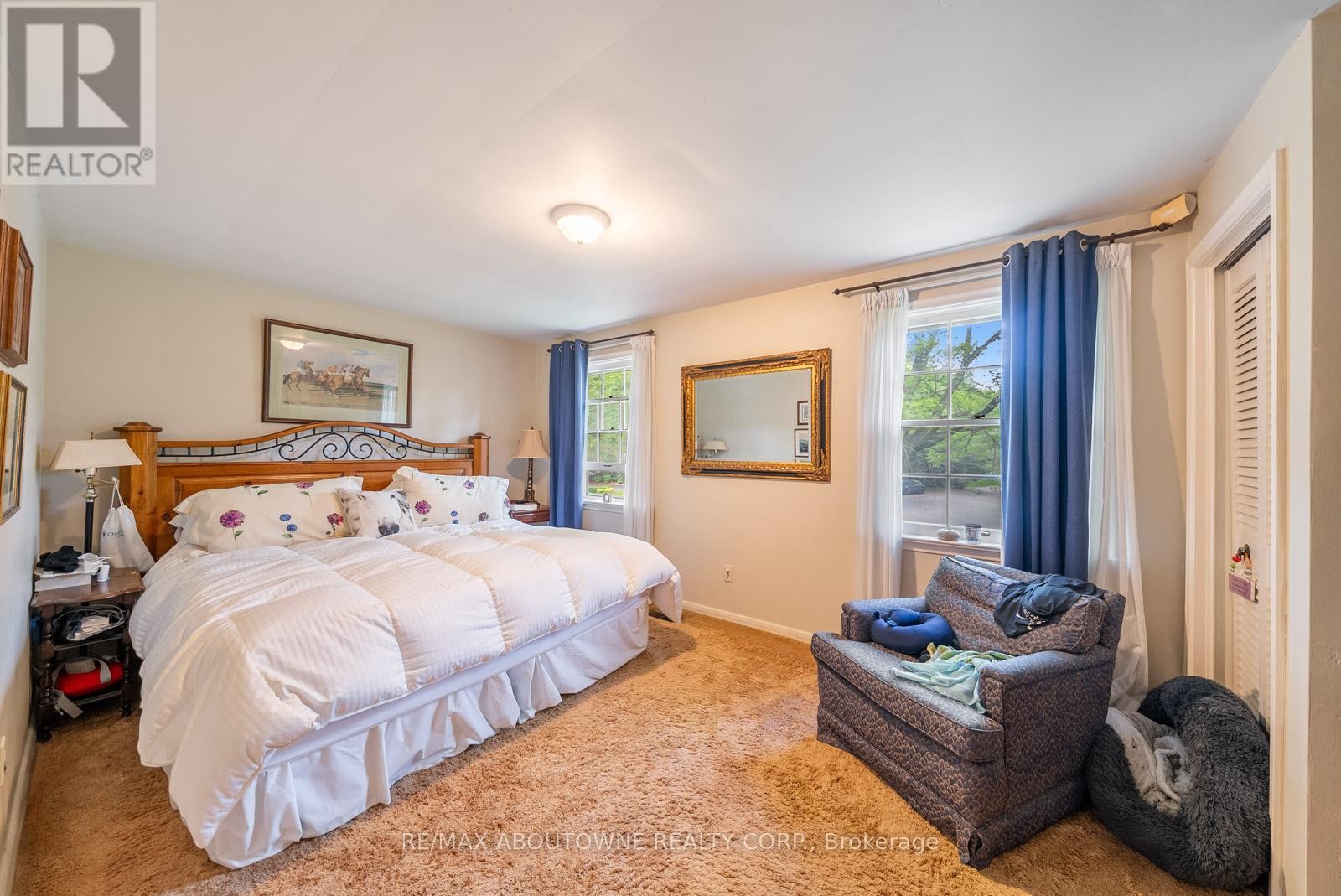 












142 ABBEY COURT

,
Oakville (MO Morrison),




Ontario
L6J4L1

