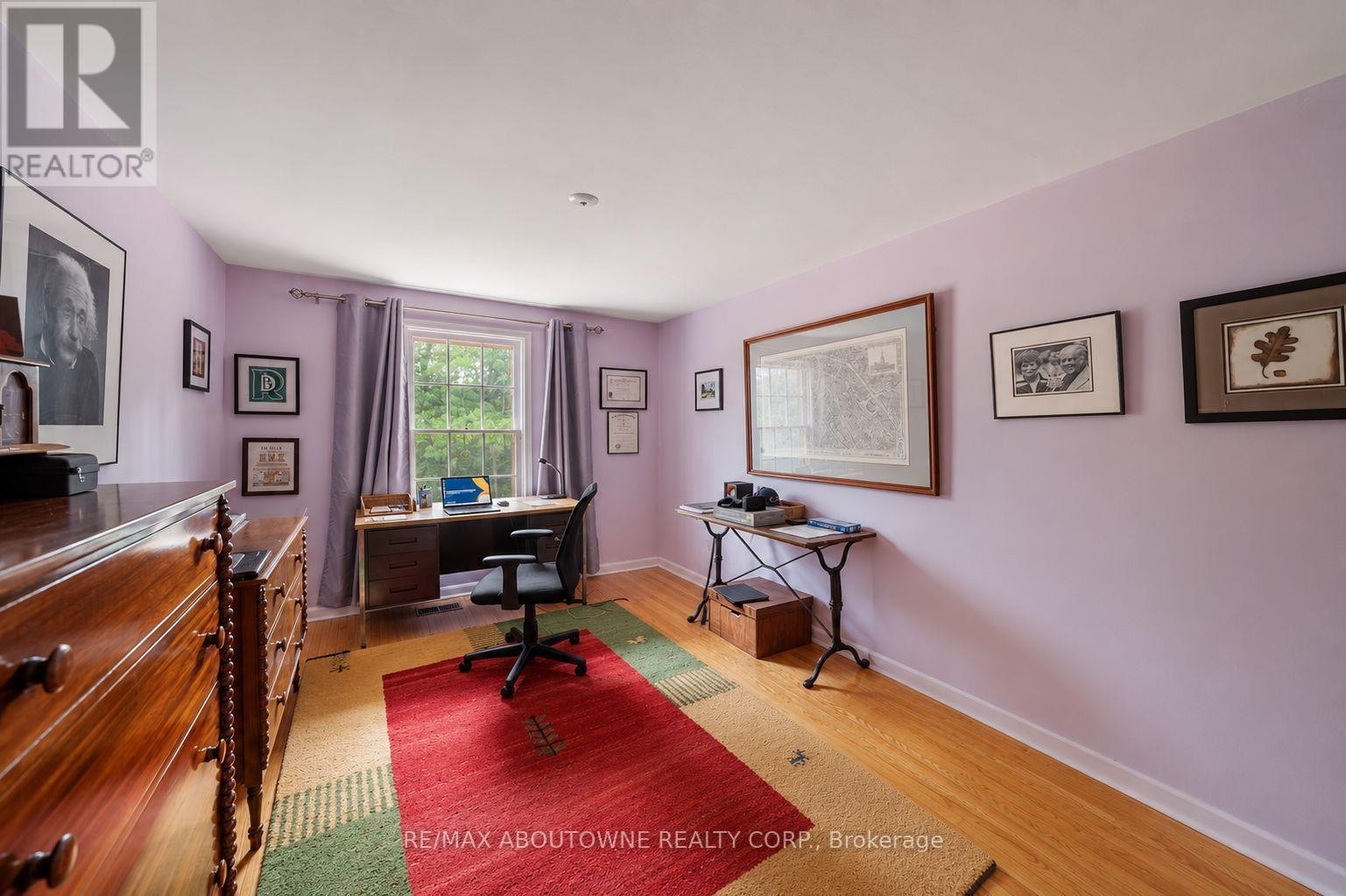 












142 ABBEY COURT

,
Oakville (MO Morrison),




Ontario
L6J4L1


