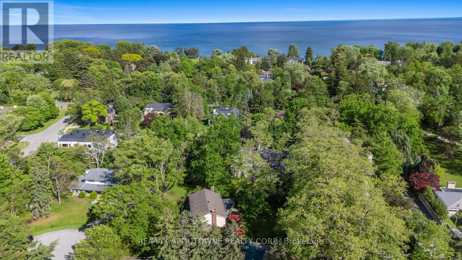 












142 ABBEY COURT

,
Oakville (MO Morrison),




Ontario
L6J4L1

