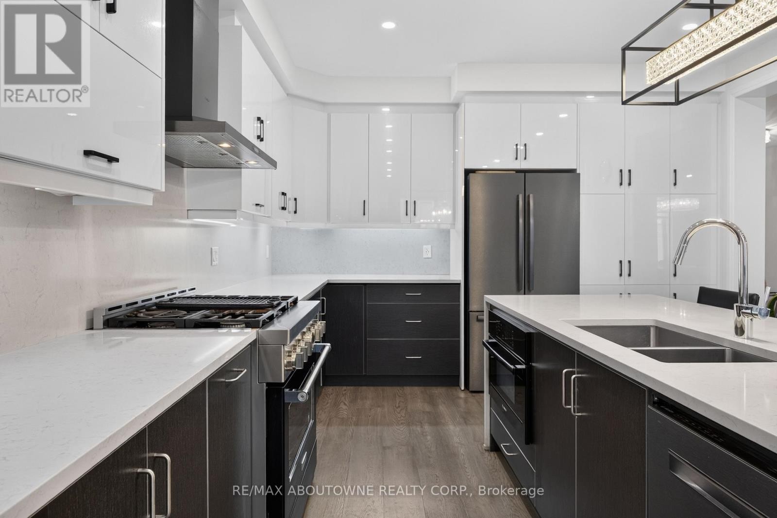 












3364 VERNON POWELL DRIVE

,
Oakville (GO Glenorchy),




Ontario
L6H0Y3

