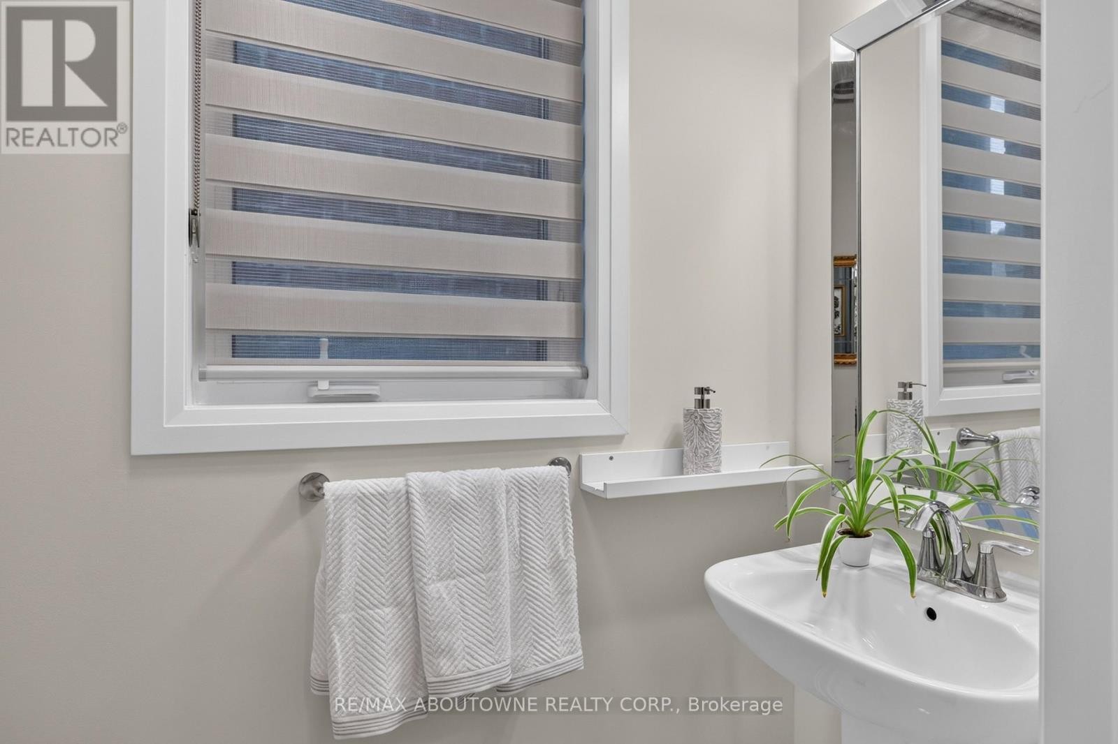 












3364 VERNON POWELL DRIVE

,
Oakville (GO Glenorchy),




Ontario
L6H0Y3


