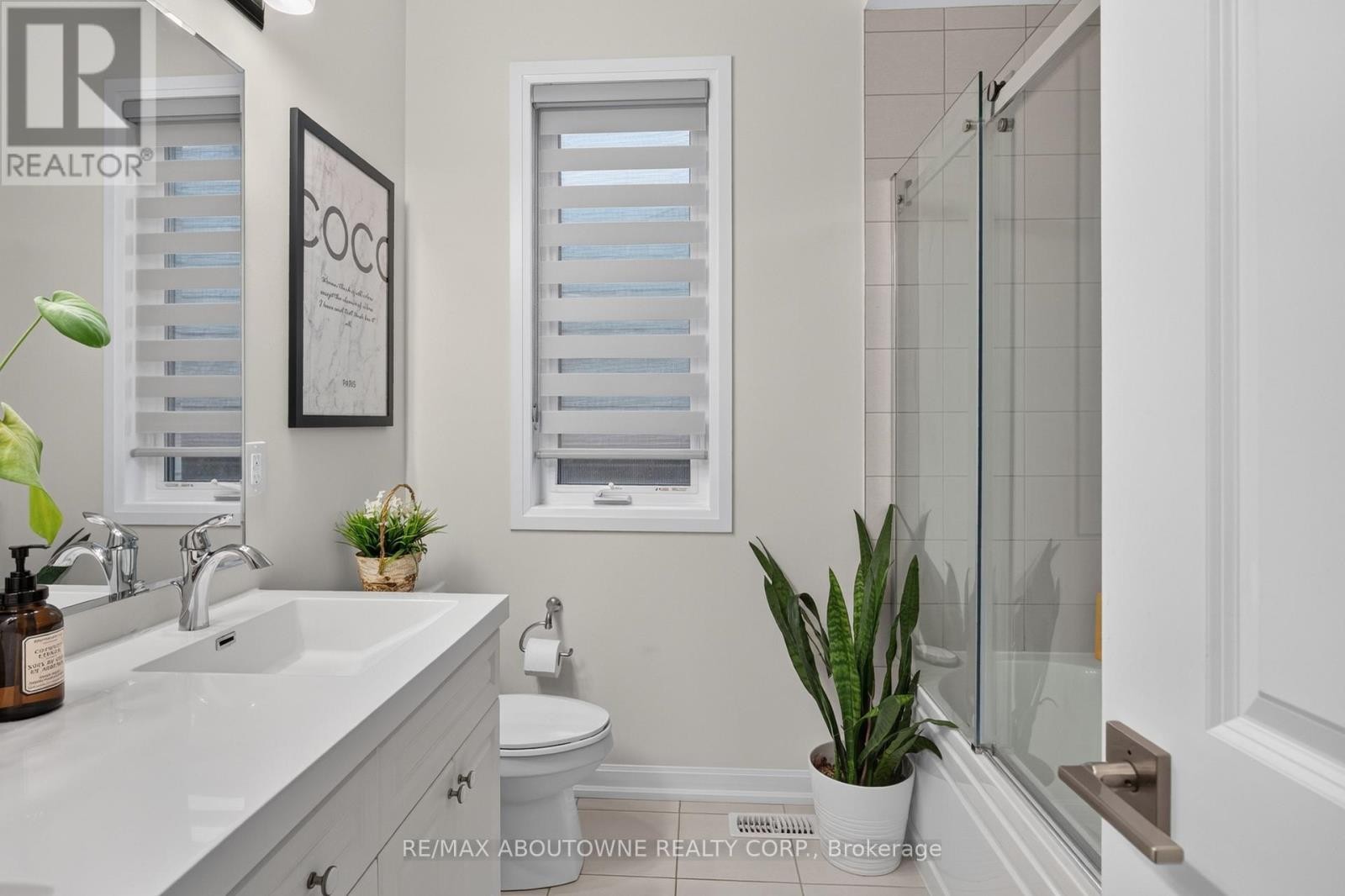 












3364 VERNON POWELL DRIVE

,
Oakville (GO Glenorchy),




Ontario
L6H0Y3

