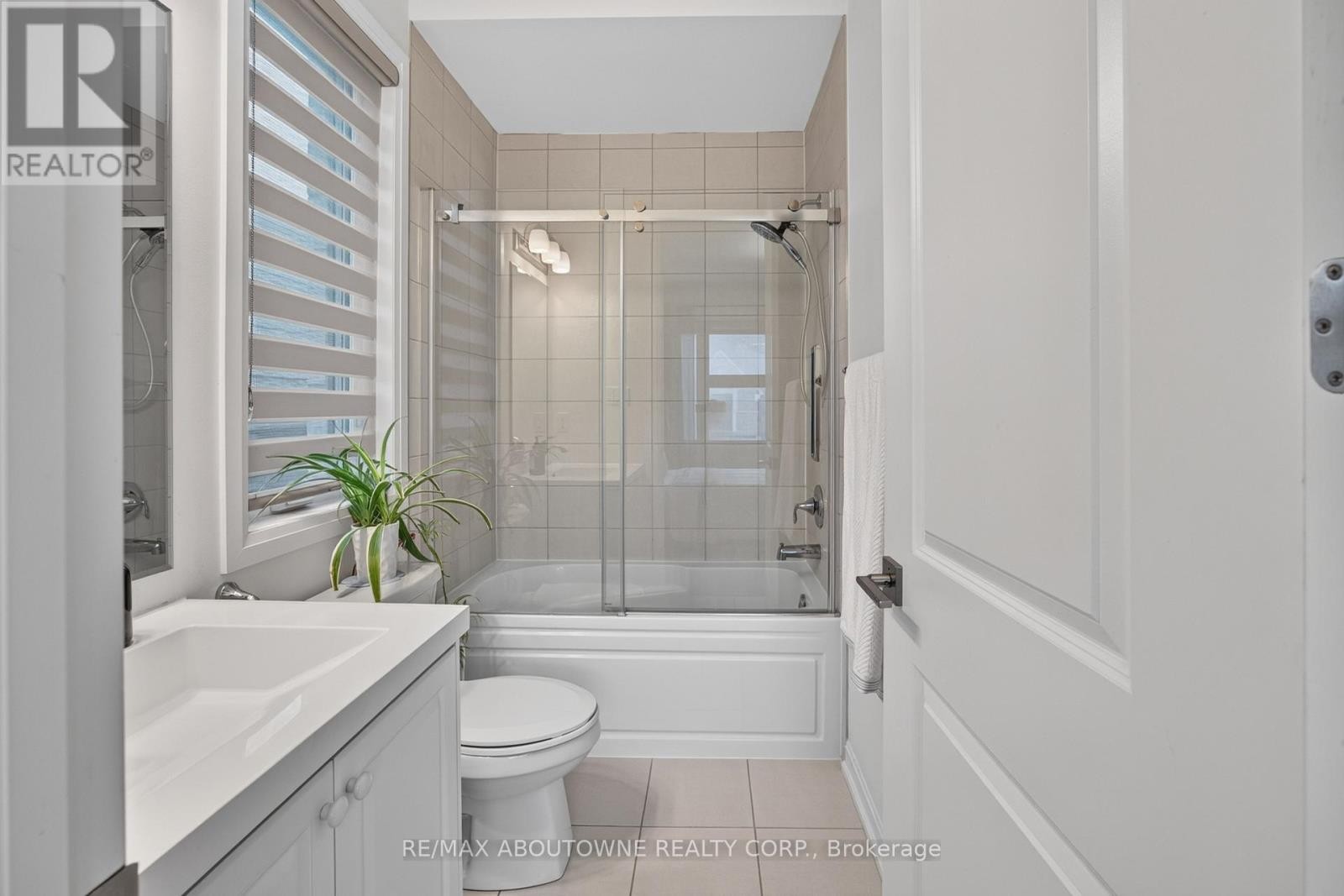 












3364 VERNON POWELL DRIVE

,
Oakville (GO Glenorchy),




Ontario
L6H0Y3

