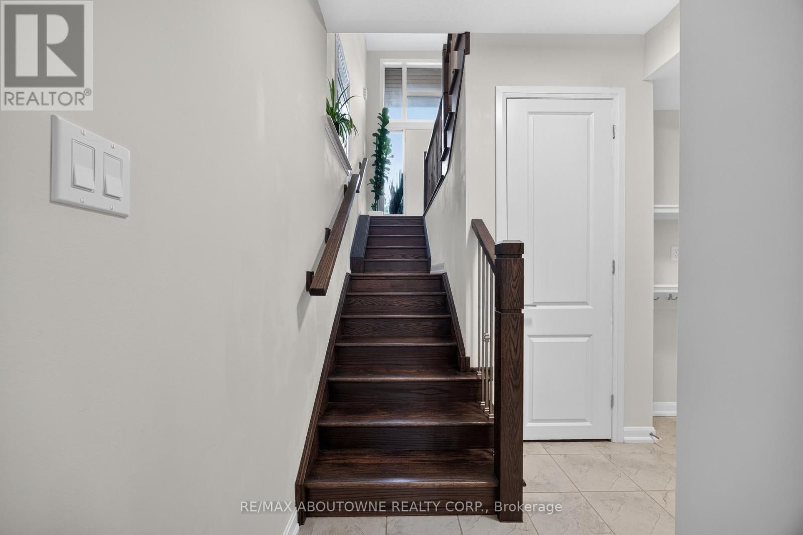 












3364 VERNON POWELL DRIVE

,
Oakville (GO Glenorchy),




Ontario
L6H0Y3

