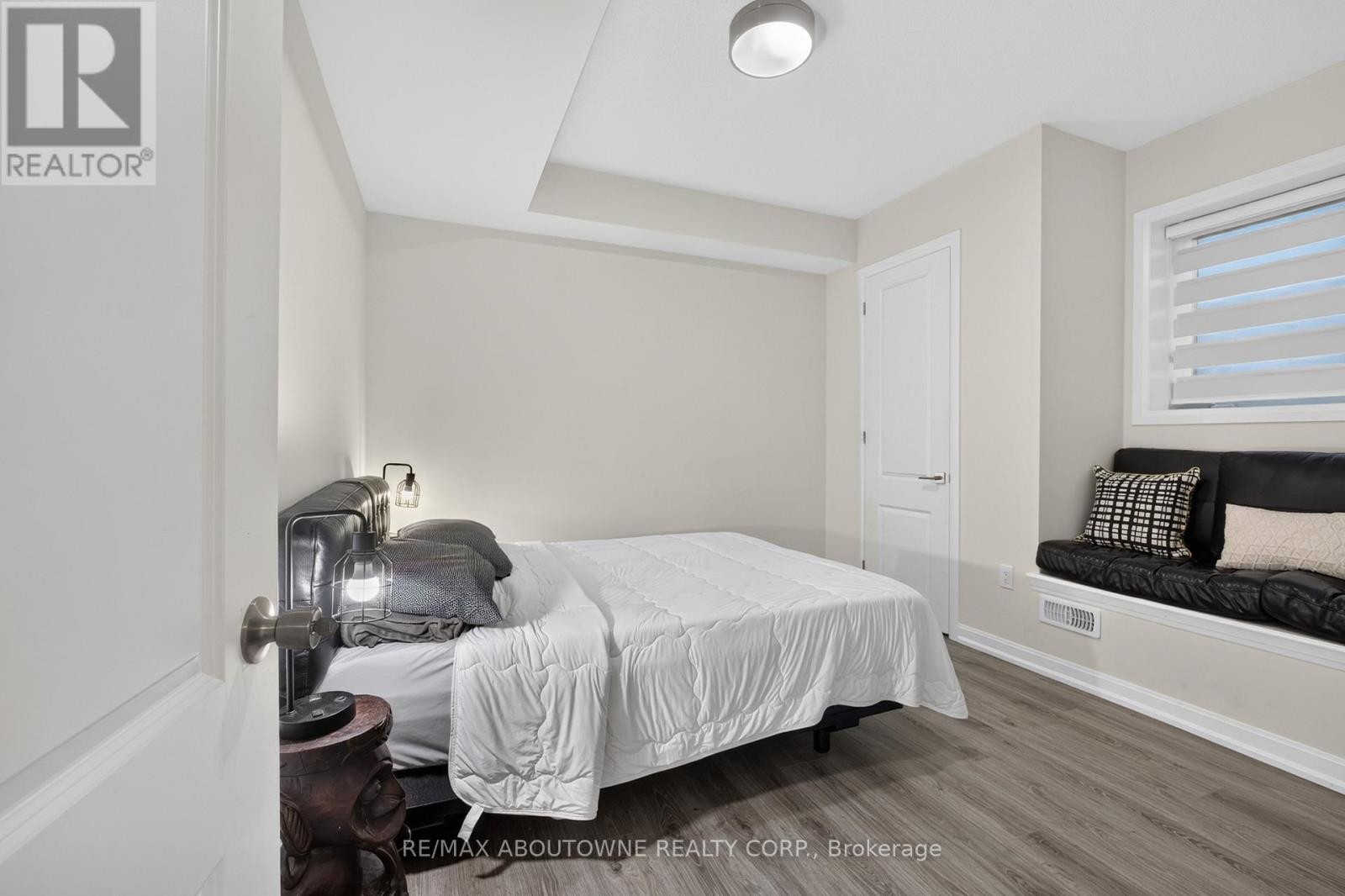 












3364 VERNON POWELL DRIVE

,
Oakville (GO Glenorchy),




Ontario
L6H0Y3

