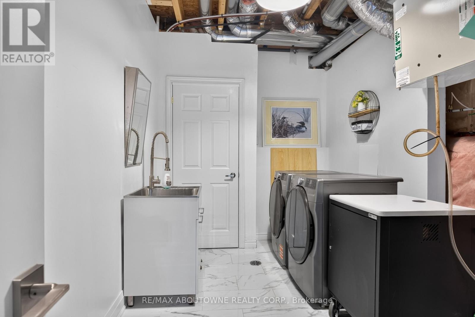 












3364 VERNON POWELL DRIVE

,
Oakville (GO Glenorchy),




Ontario
L6H0Y3

