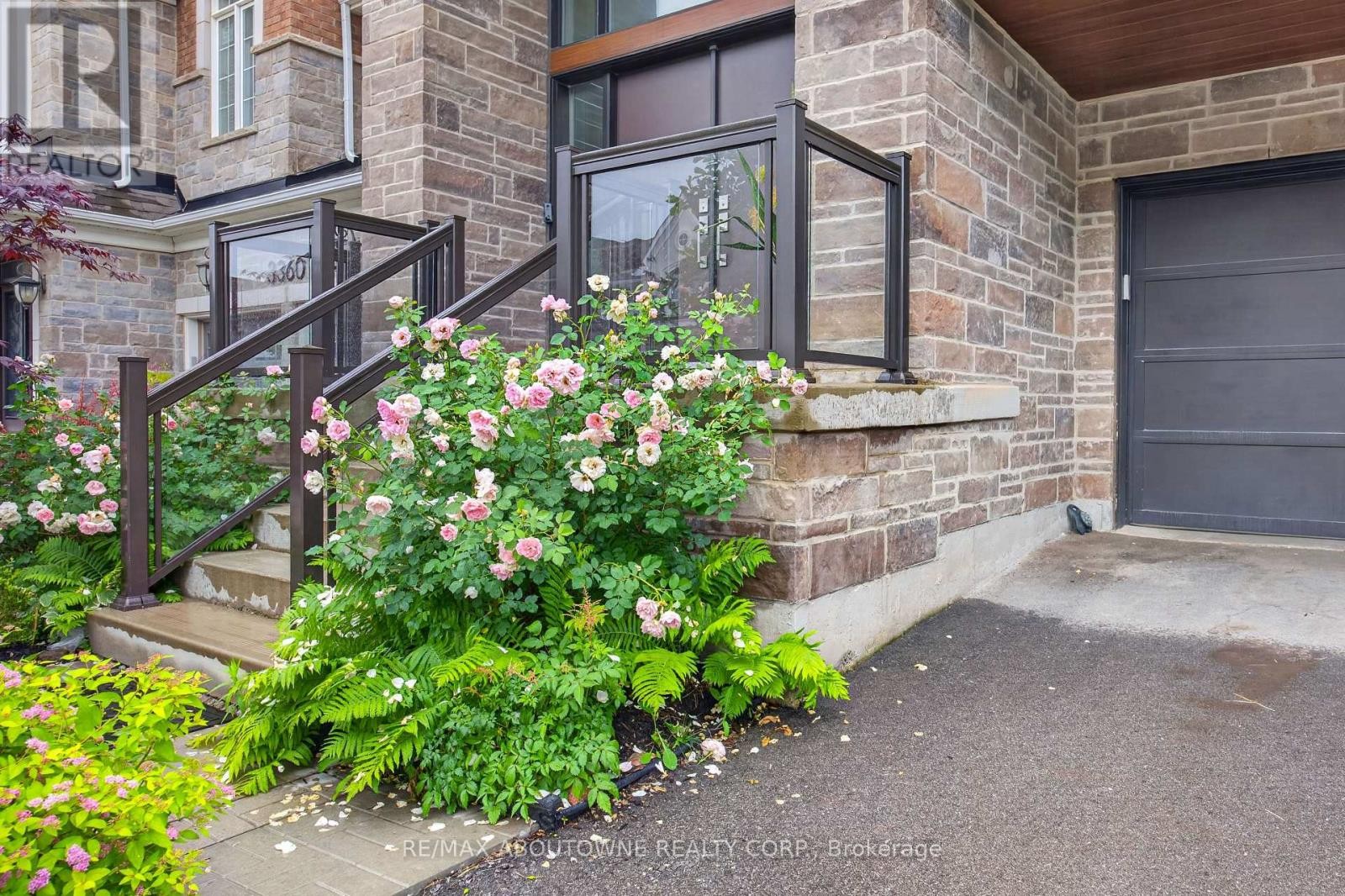 












3364 VERNON POWELL DRIVE

,
Oakville (GO Glenorchy),




Ontario
L6H0Y3

