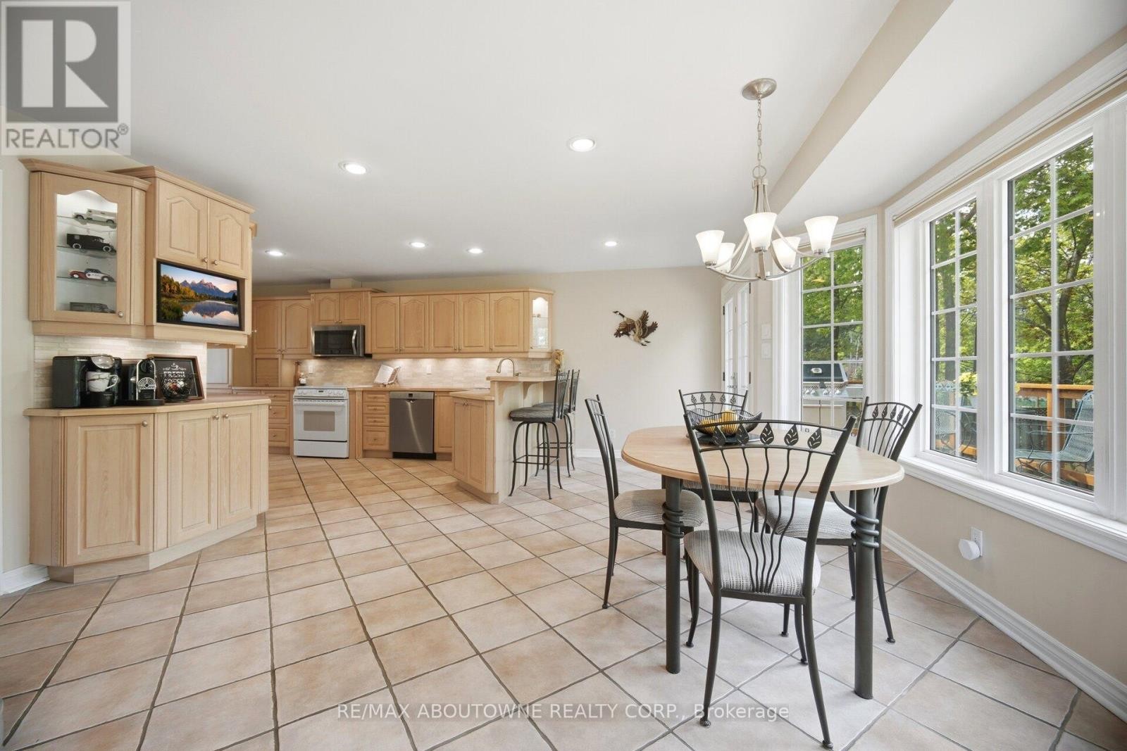 












41 PLAINSMAN ROAD

,
Mississauga (Streetsville),




Ontario
L5N1C4


