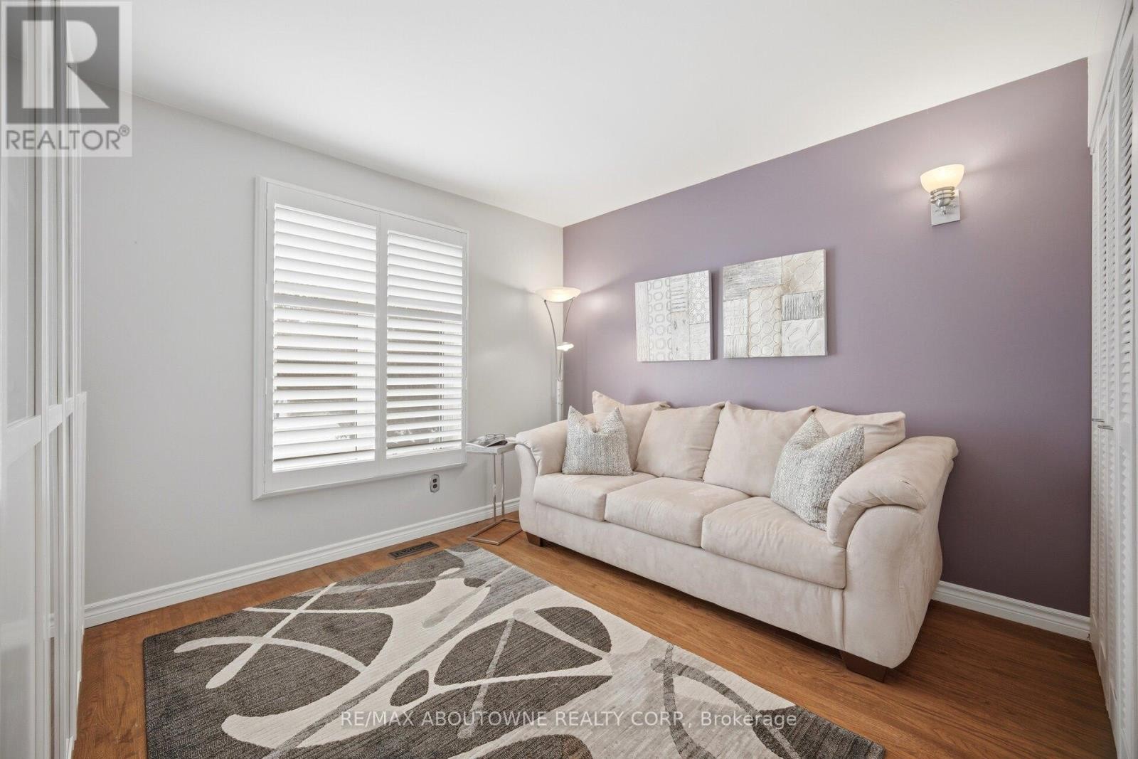 












41 PLAINSMAN ROAD

,
Mississauga (Streetsville),




Ontario
L5N1C4

