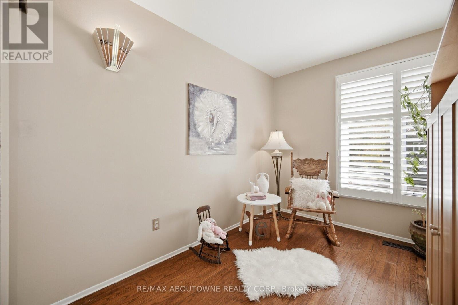 












41 PLAINSMAN ROAD

,
Mississauga (Streetsville),




Ontario
L5N1C4

