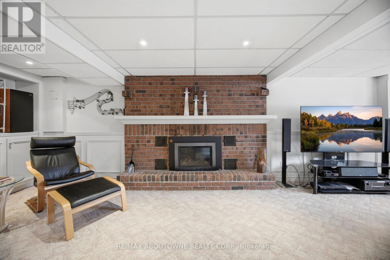 












41 PLAINSMAN ROAD

,
Mississauga (Streetsville),




Ontario
L5N1C4

