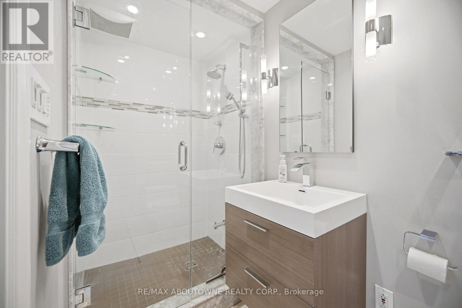












41 PLAINSMAN ROAD

,
Mississauga (Streetsville),




Ontario
L5N1C4

